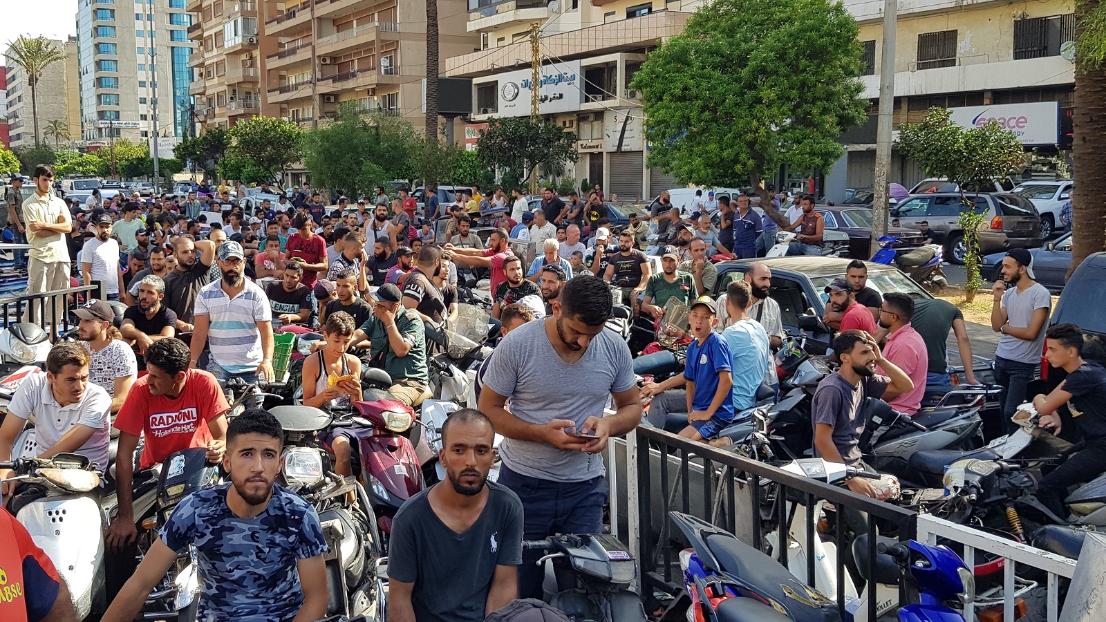 طرابلس وعكار: حرمان شامل.. والأحزاب تبدأ حملاتها الانتخابية بالمساعدات