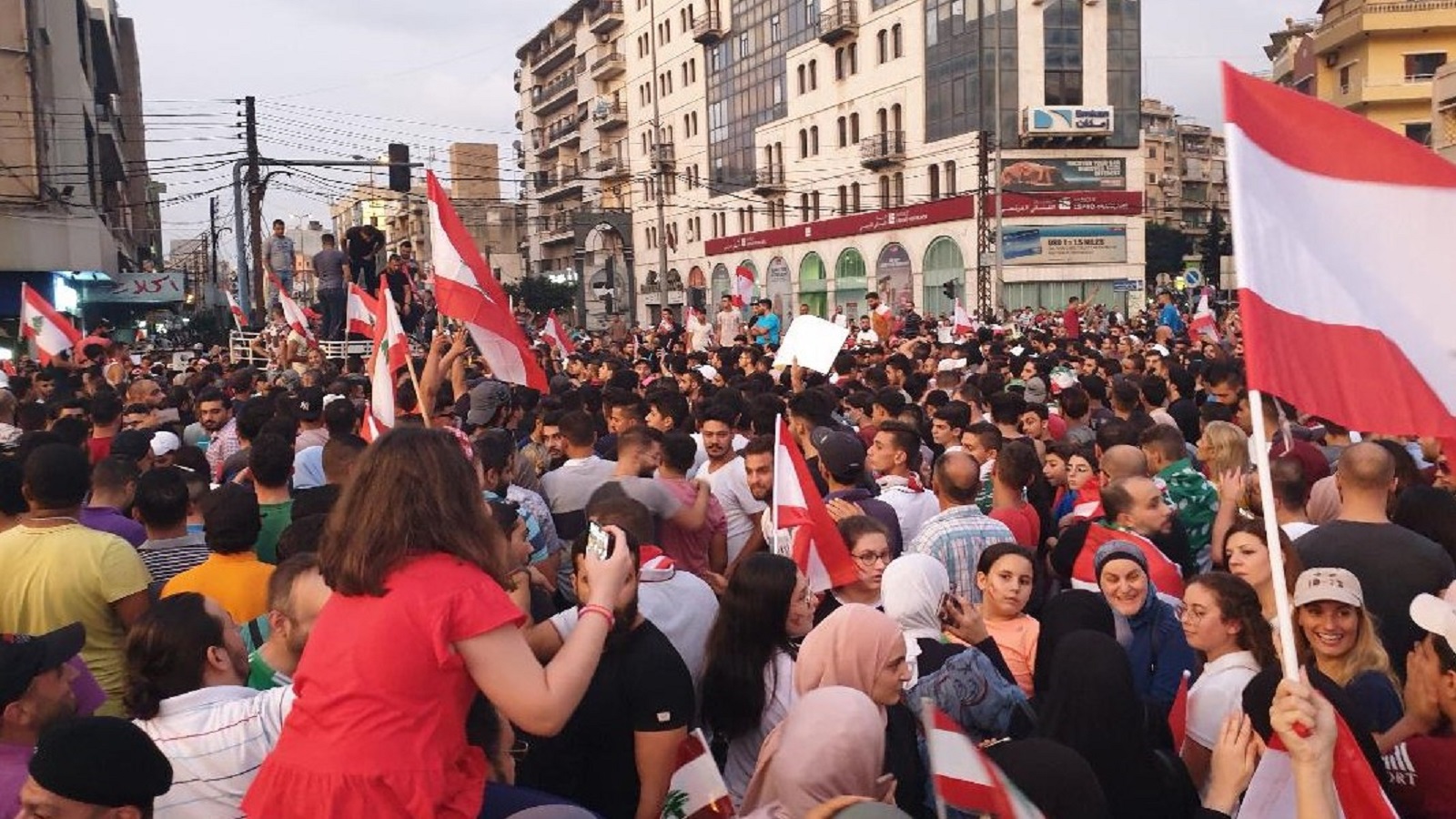 طرابلس تحيا من جديد وتحول الاحتجاجات إلى مهرجان للفرح