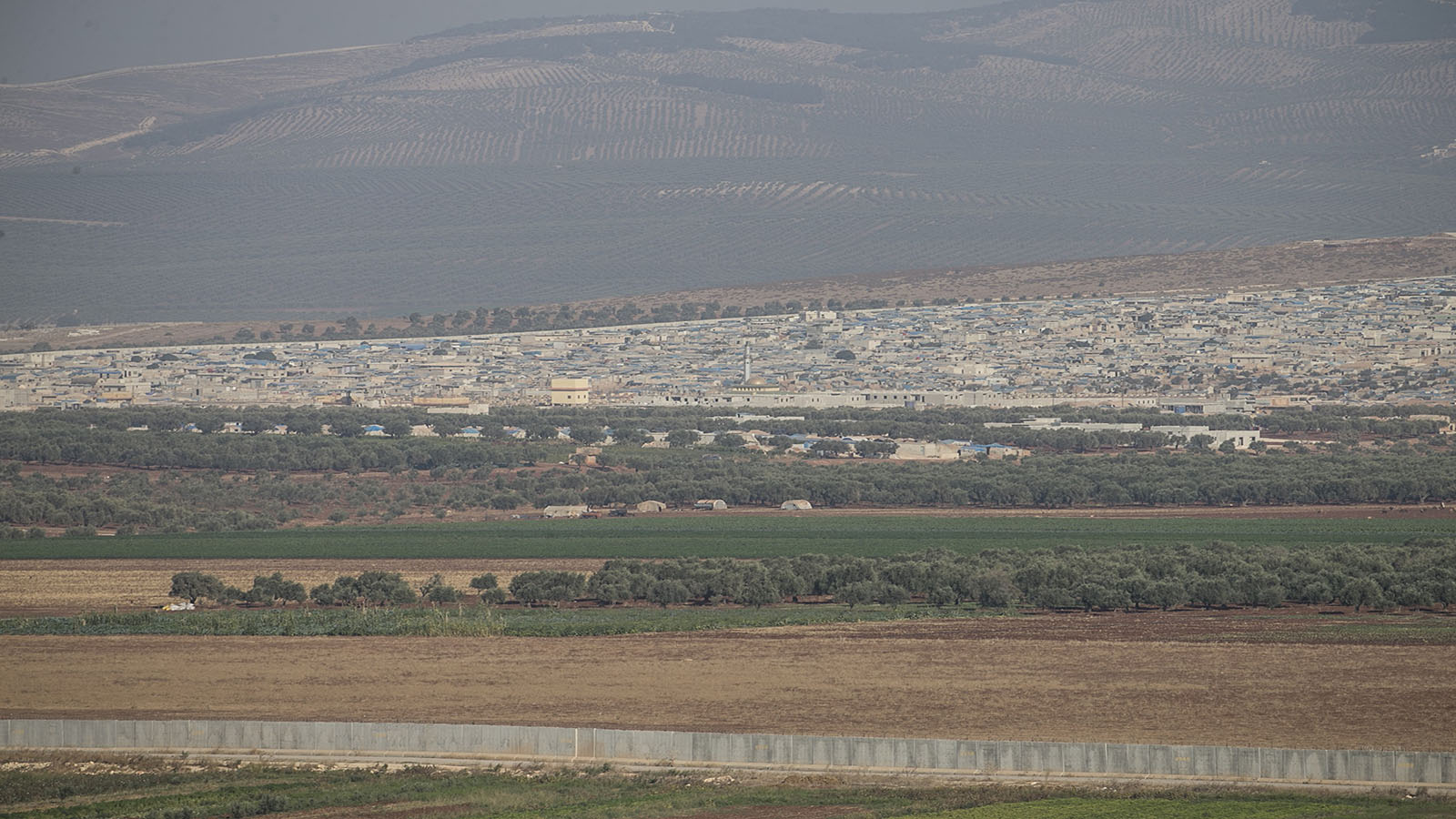 تركيا تفكك مخيمات السوريين: إلى الاندماج في المدن