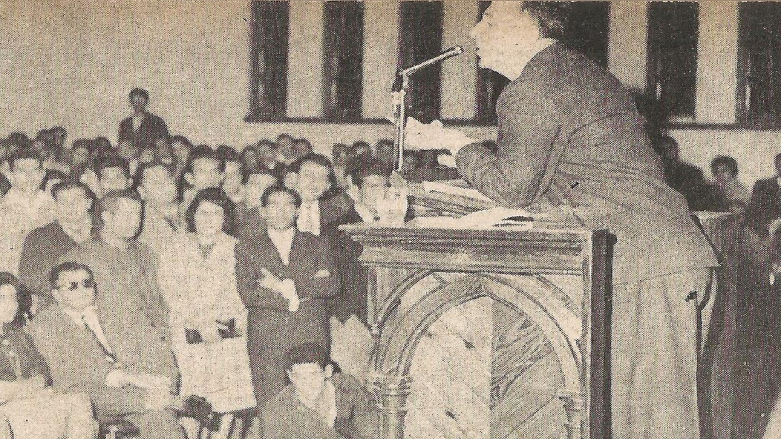 في قاعة الاجتماعات في الجامعة الأميركية، بيروت، شتاء 1961.