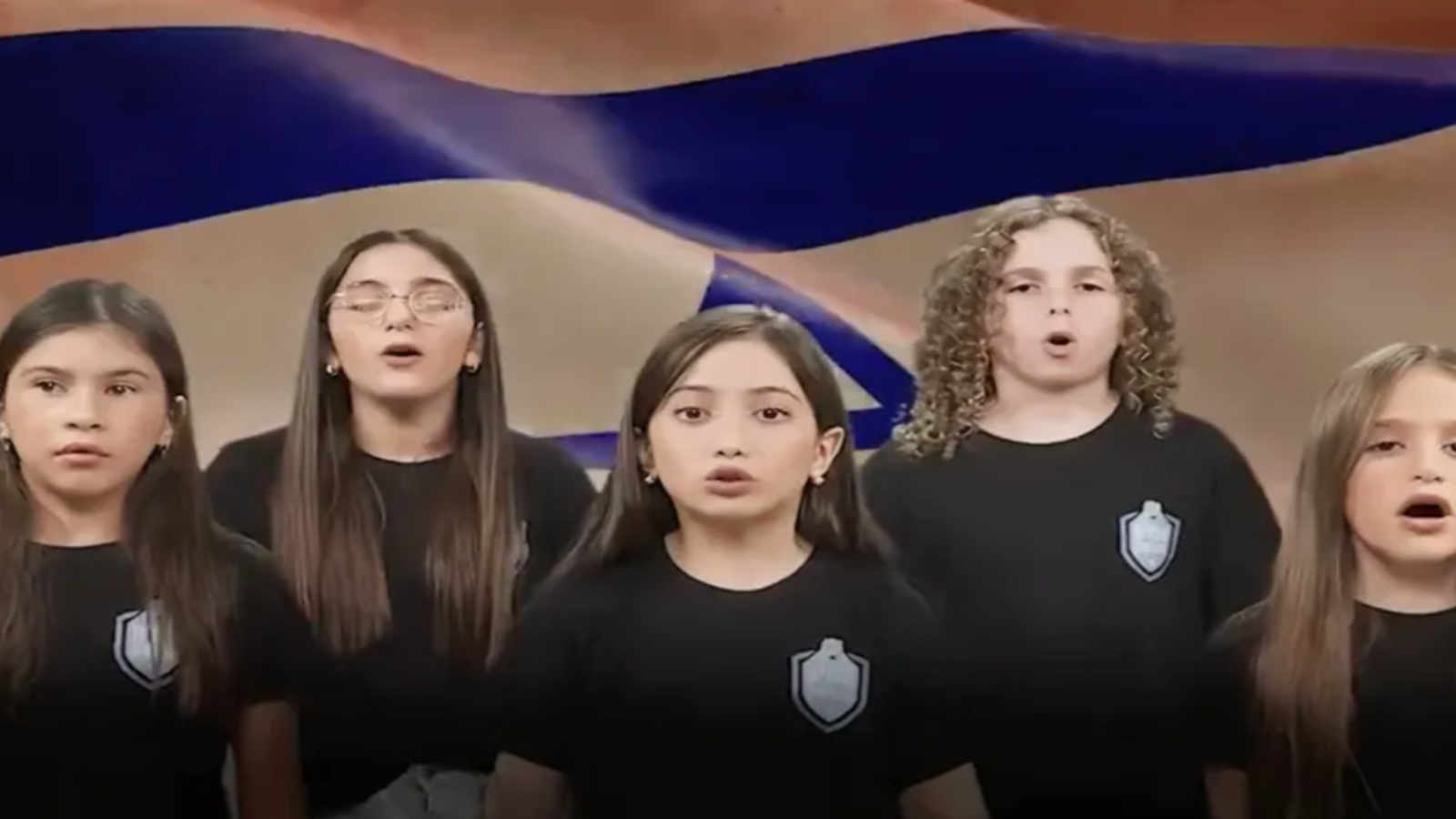 أطفال إسرائيليون يغنون نشيد "إبادة غزة"