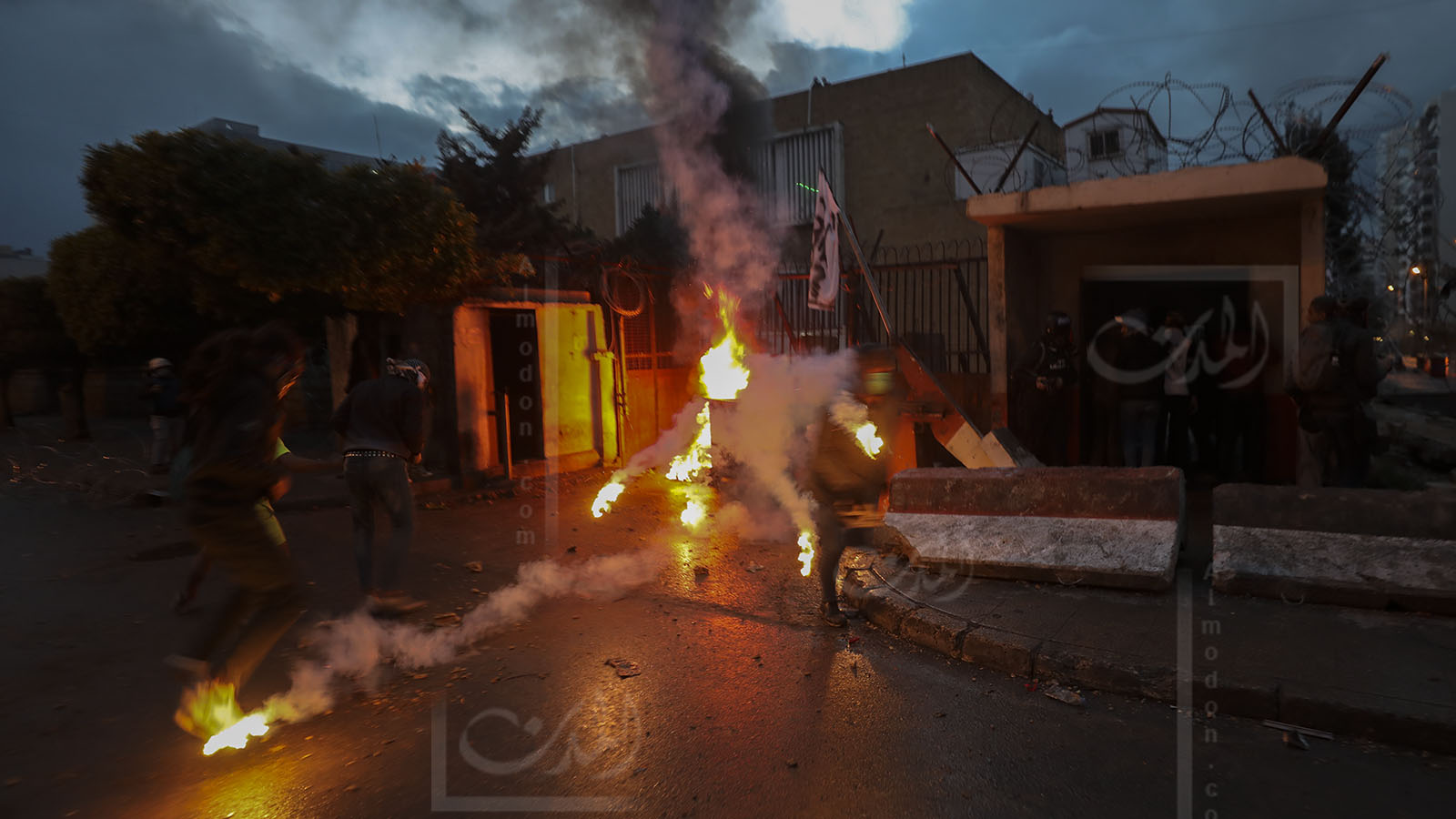السياسيون "المتفرجون" على حرائق طرابلس ينتقدون الجيش!