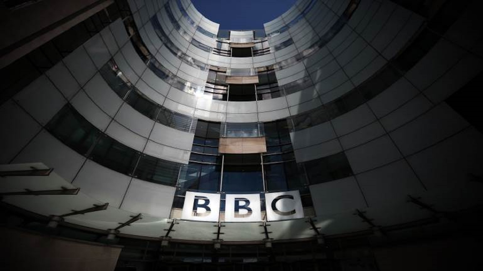 الحكومة البريطانية تعتزم تقليص تمويل "بي بي سي"