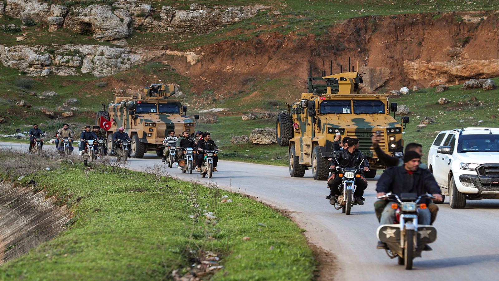 إدلب:"تحرير الشام" تنافس"الفيلق" لمرافقة الدوريات التركية