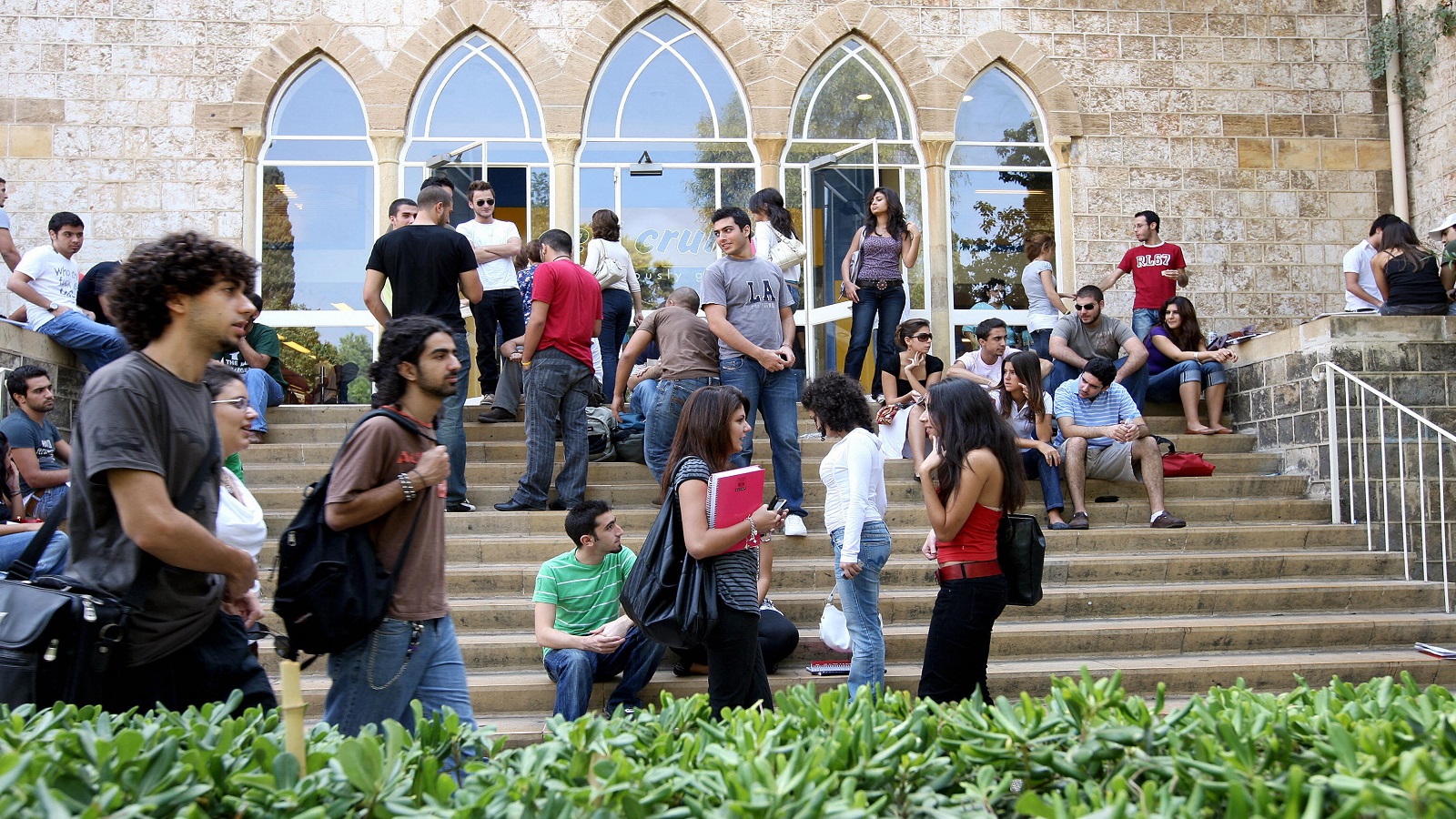 إنفوغراف: متوسط أقساط التعليم الجامعي في لبنان