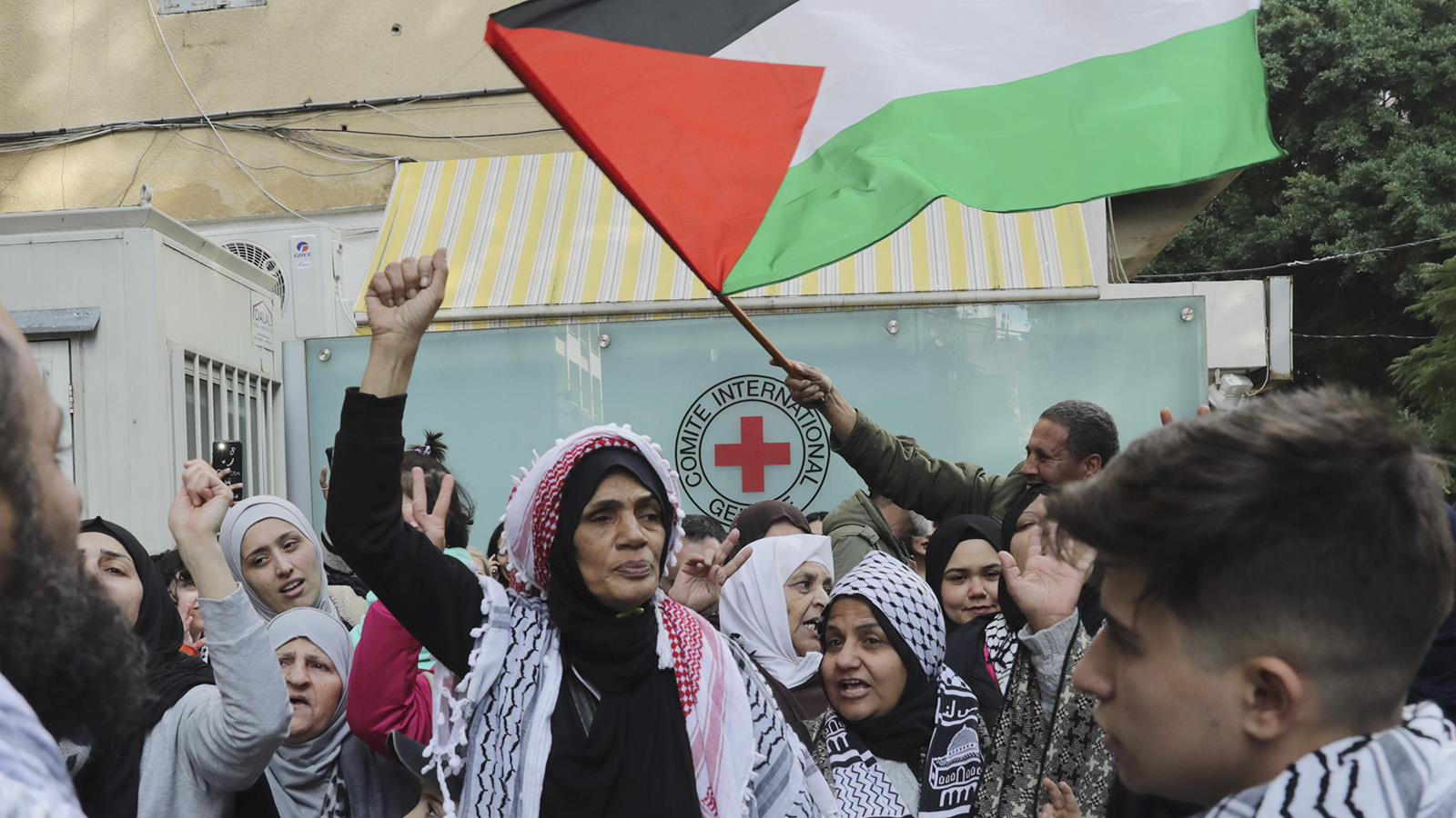 تظاهرة منددة باللجنة الدوليّة للصليب الأحمر.. ومساندةً لغزّة!