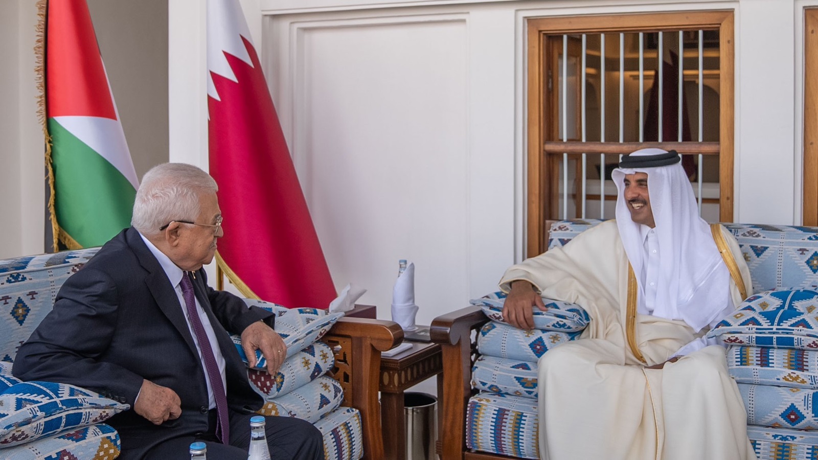 أمير قطر استقبل عباس:الدوحة مستمرة بجهودها لوقف الحرب