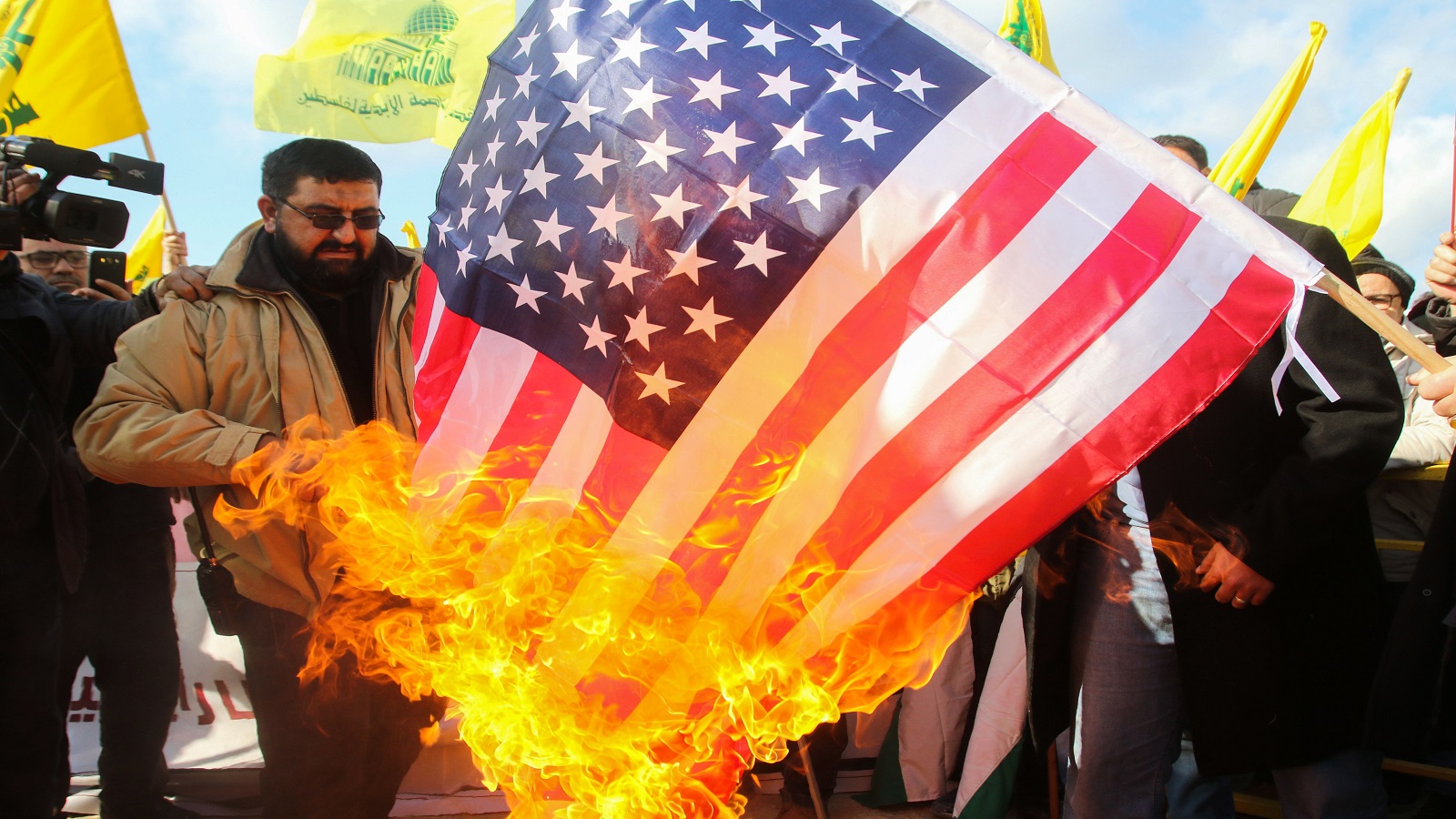 مركز معلومات إسرائيلي: العقوبات على حزب الله مؤذية للبنان