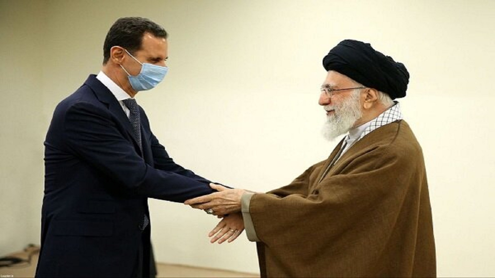 الأسد على قدمٍ واحدةٍ ...ايرانية