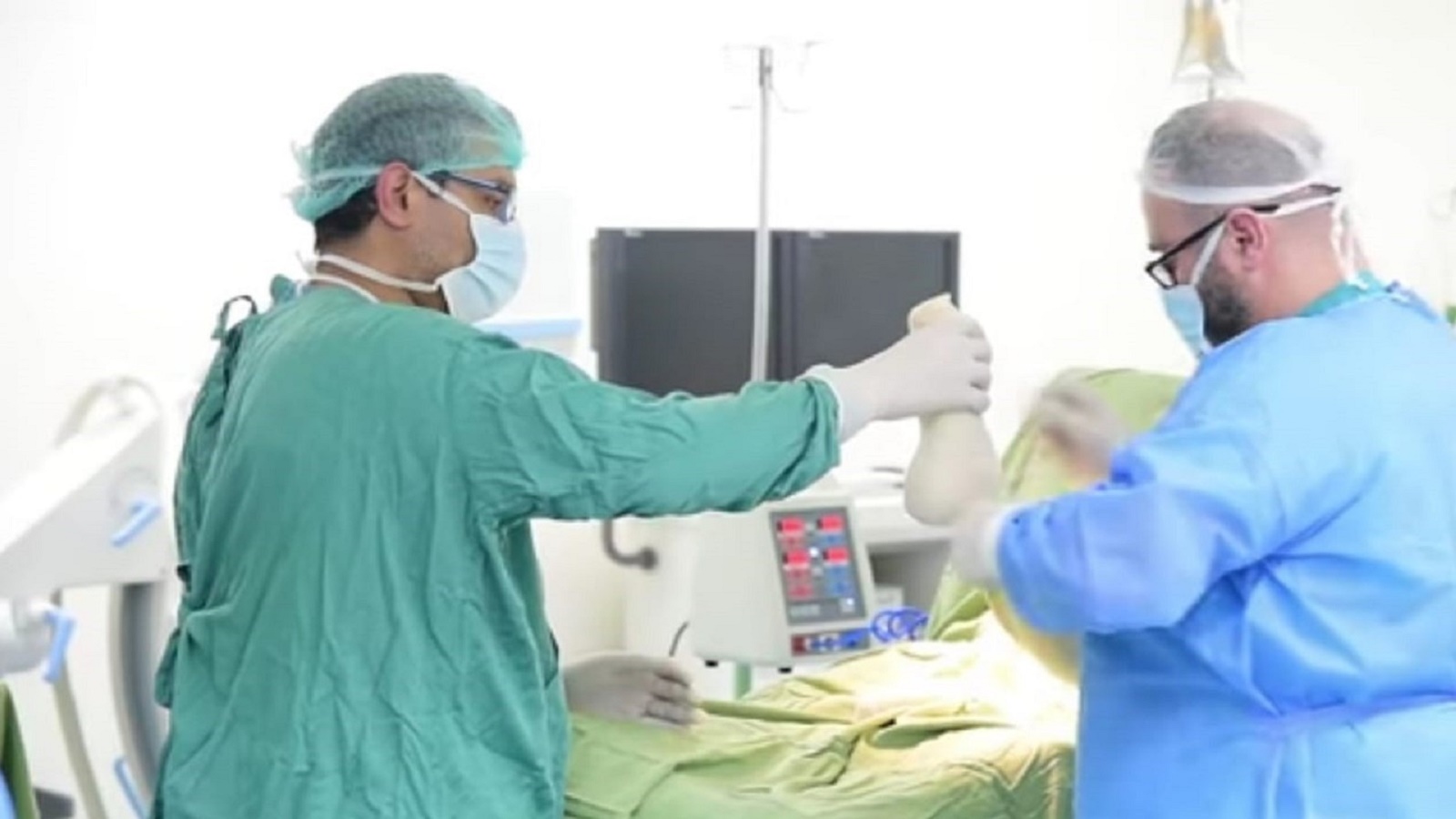 إنجاز طبّي لبناني وعالمي غير مسبوق في جراحة العظام