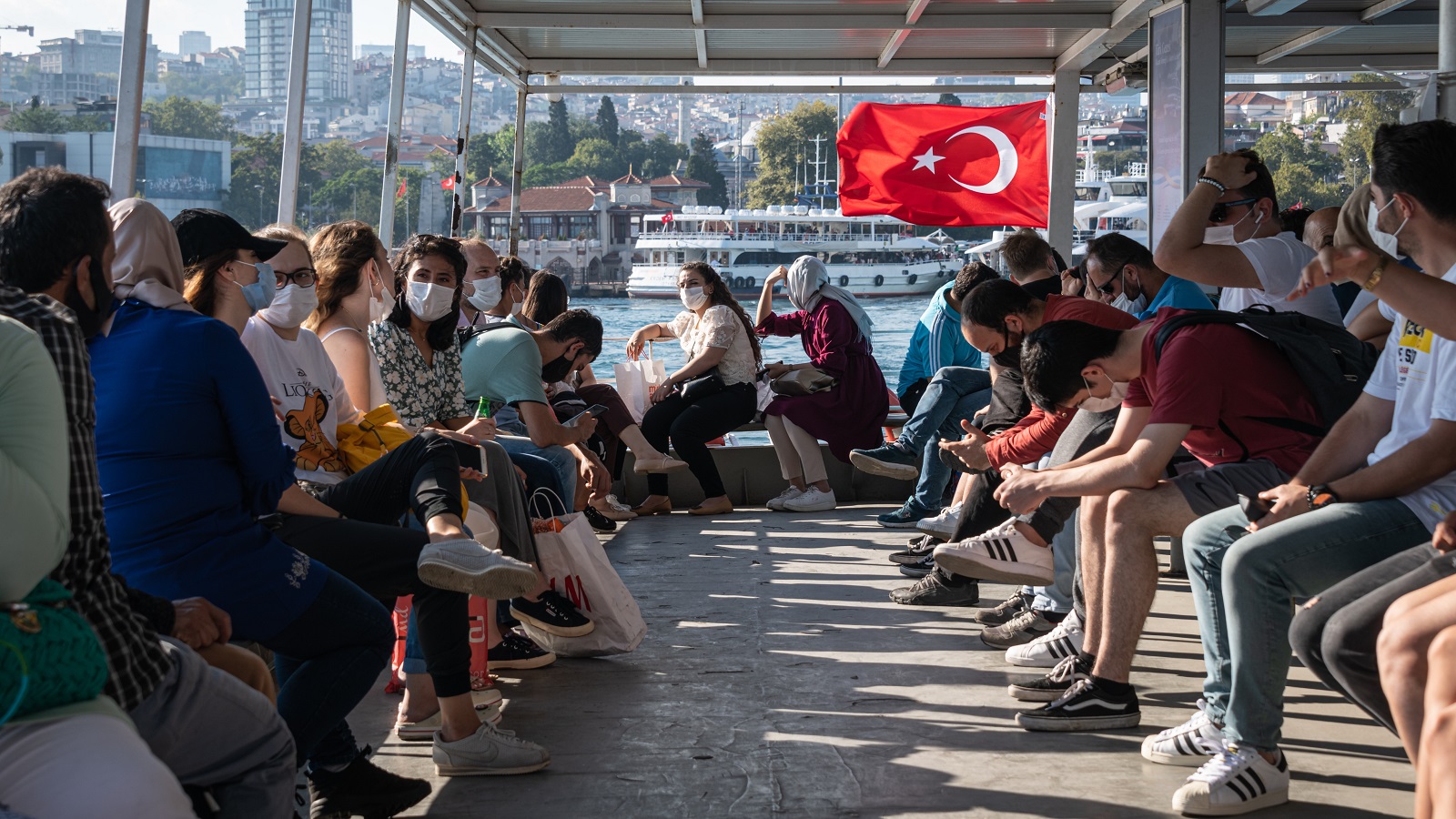 موسم فرار اللبنانيين إلى اسطنبول.. للعمل والاستثمار والعبور والتشرد