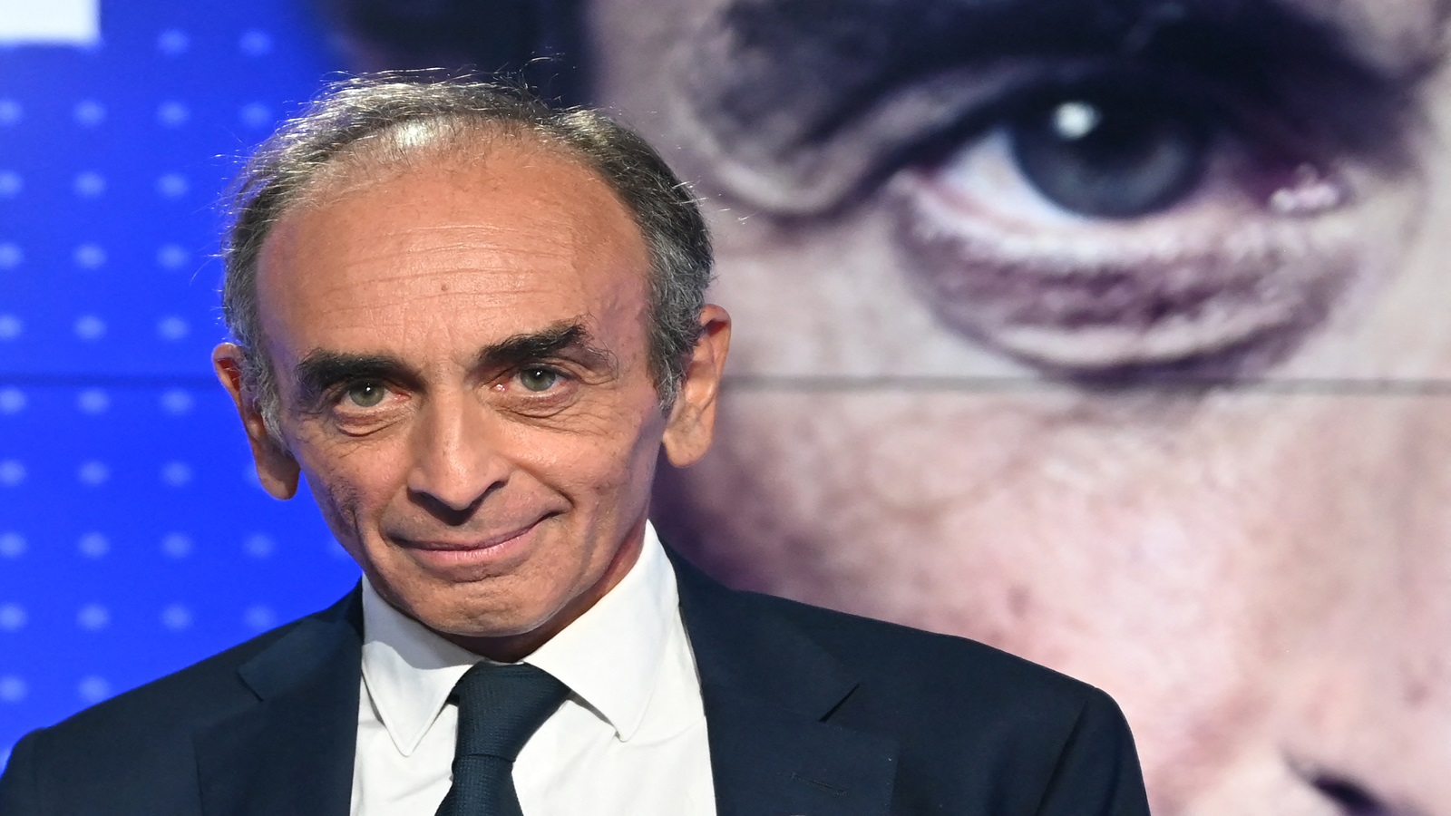 مرشح رئاسي فرنسي يتخوف من "لبننة فرنسا"
