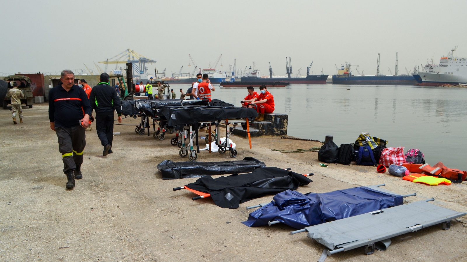 بؤس مخيماتهم يستفحل: اللاجئون أمام "العودة" القسرية أو الغرق