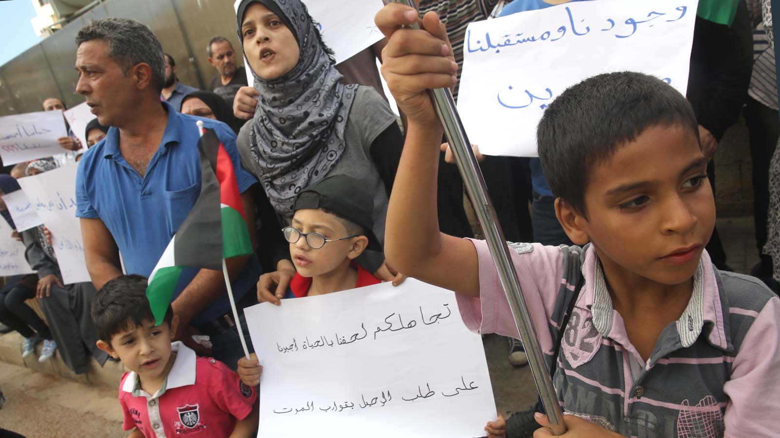 اعتصام فلسطيني امام مفوضية اللاجئين في بيروت ( علي علوش)