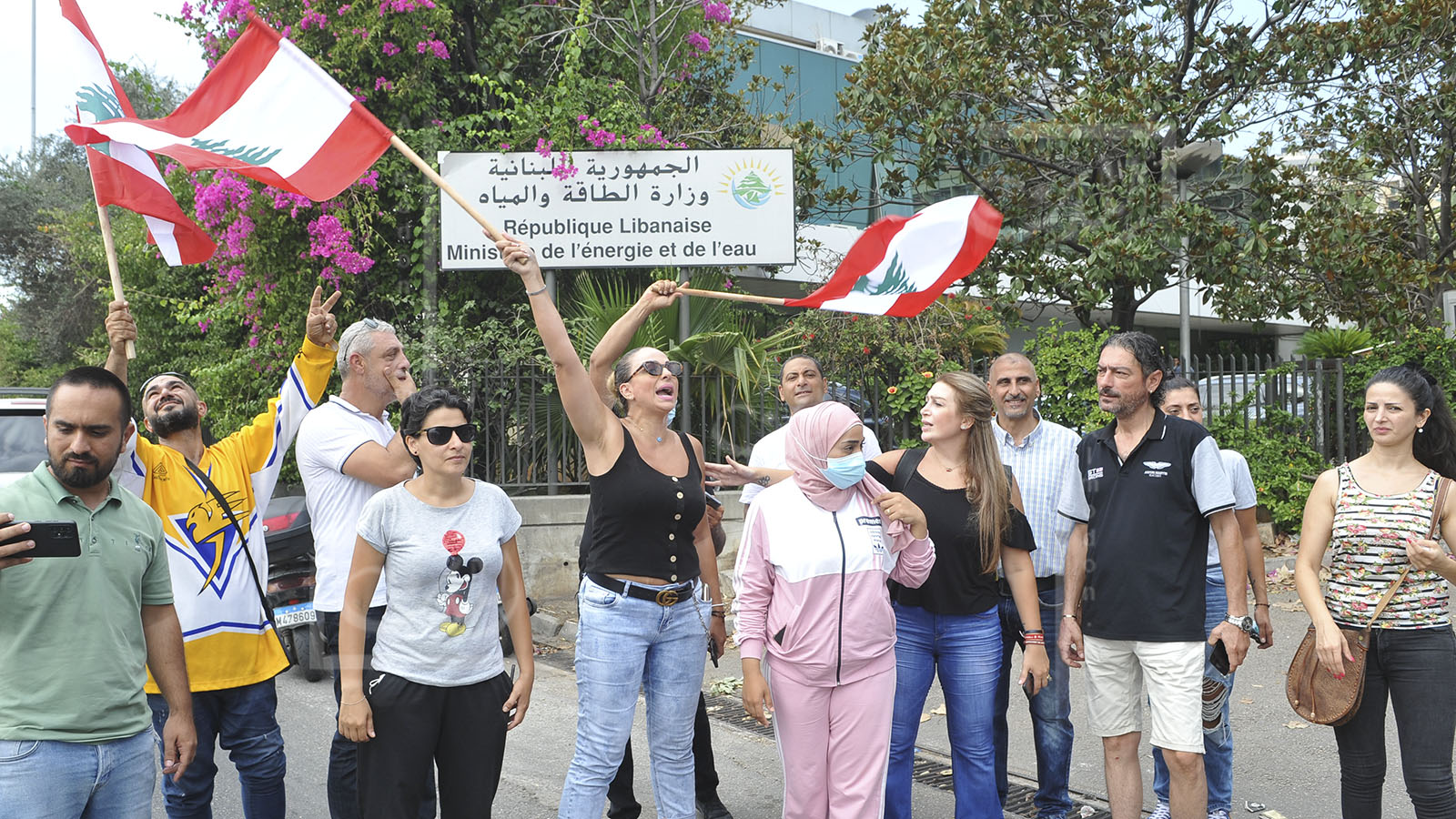 إبداعات الحكومة اللبنانية.. فرض ضريبة على الشمس