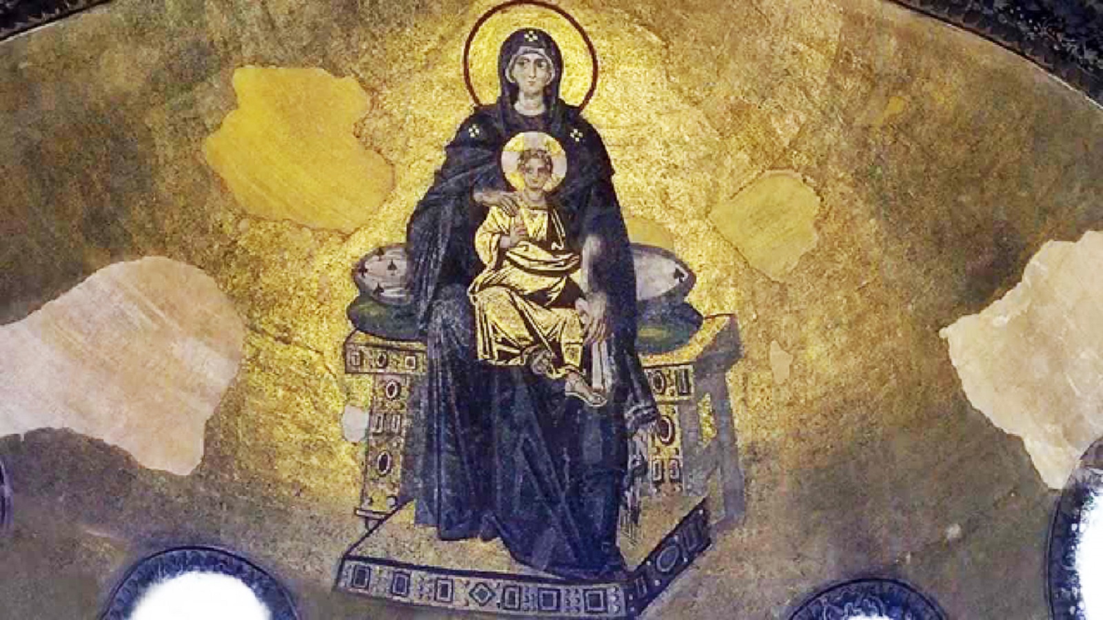 المسيح متربعا في حضن الأم الملكة، القرن التاسع