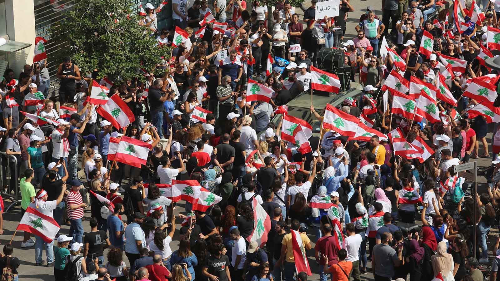 القمع وخطاب نصرالله يحشدان اللبنانيين في وسط بيروت