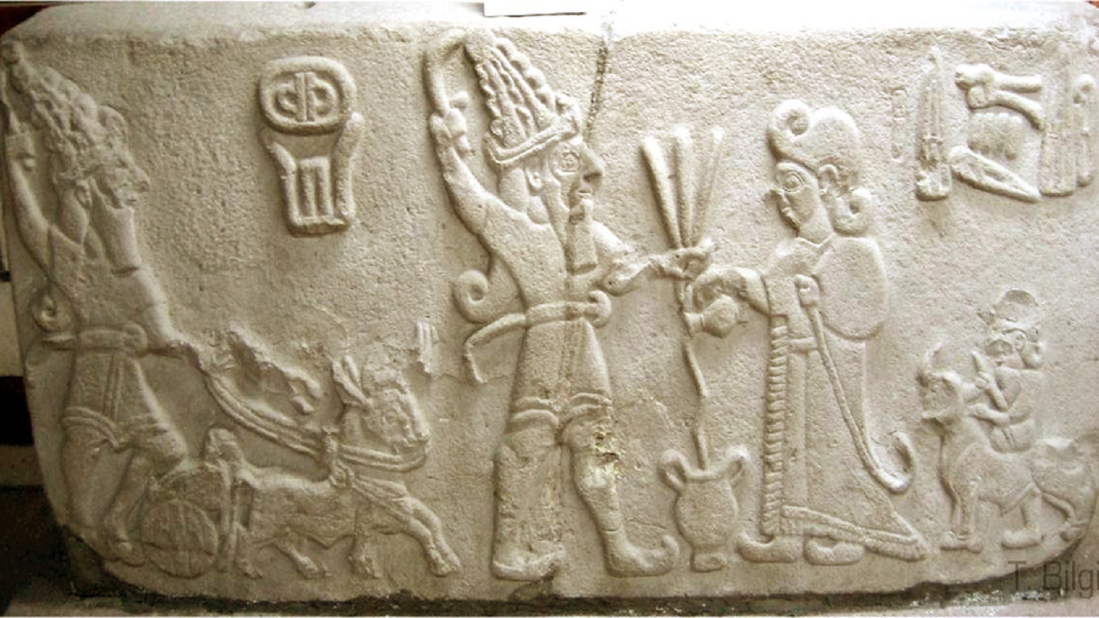 لوح من تل ارسلان تيبيه، متحف الحضارات الأناضولية في أنقرة.