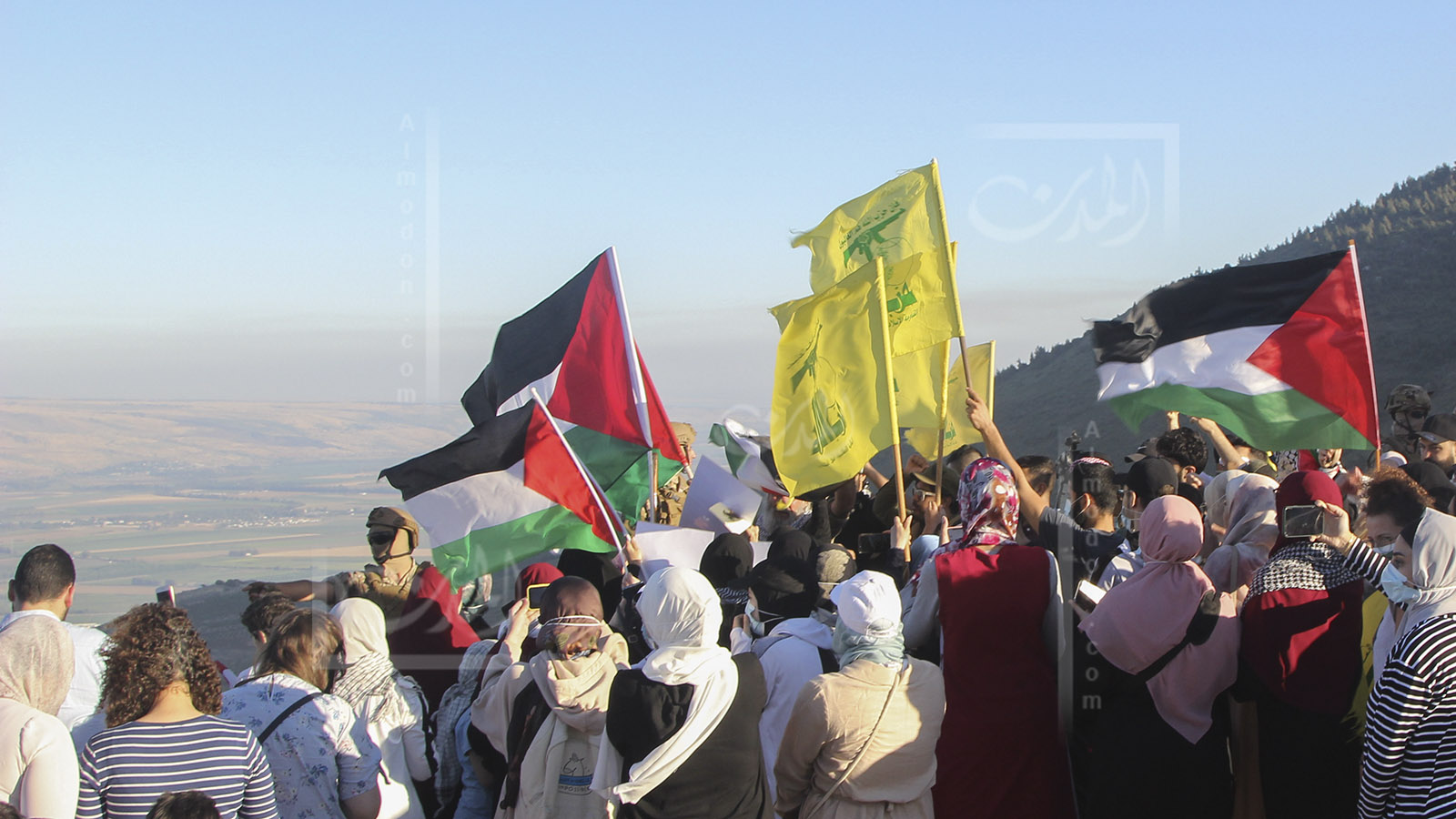 فلسطينيون على الحدود: الاقتراب من فلسطين يجعل المخيم موقتاً