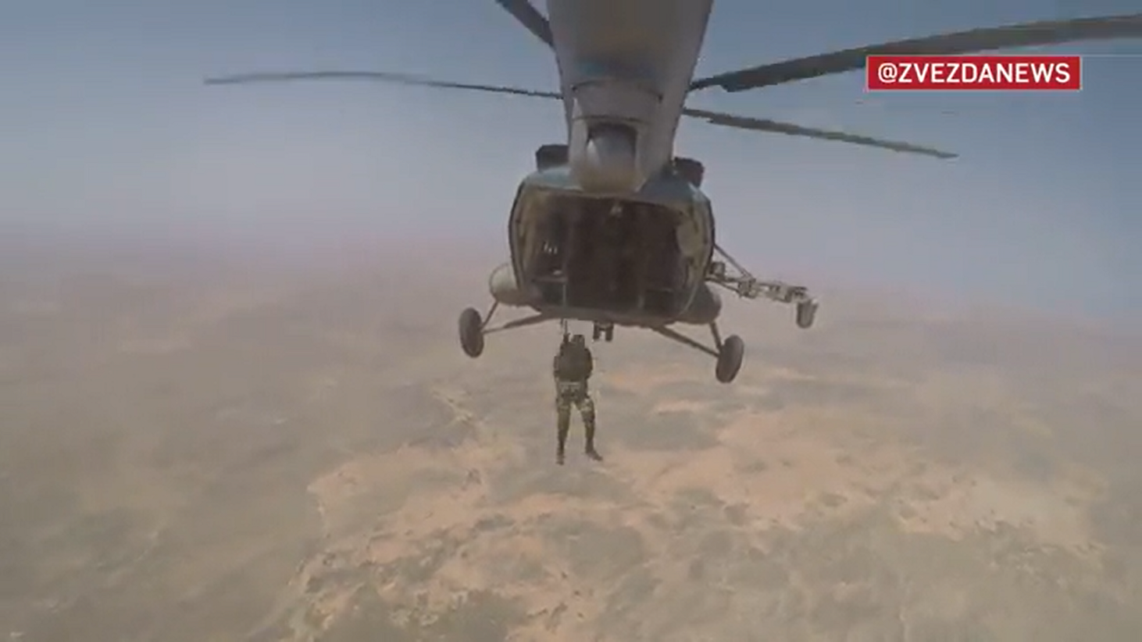 روسيا تدرّب "نمور" النظام..على القفز المظلي