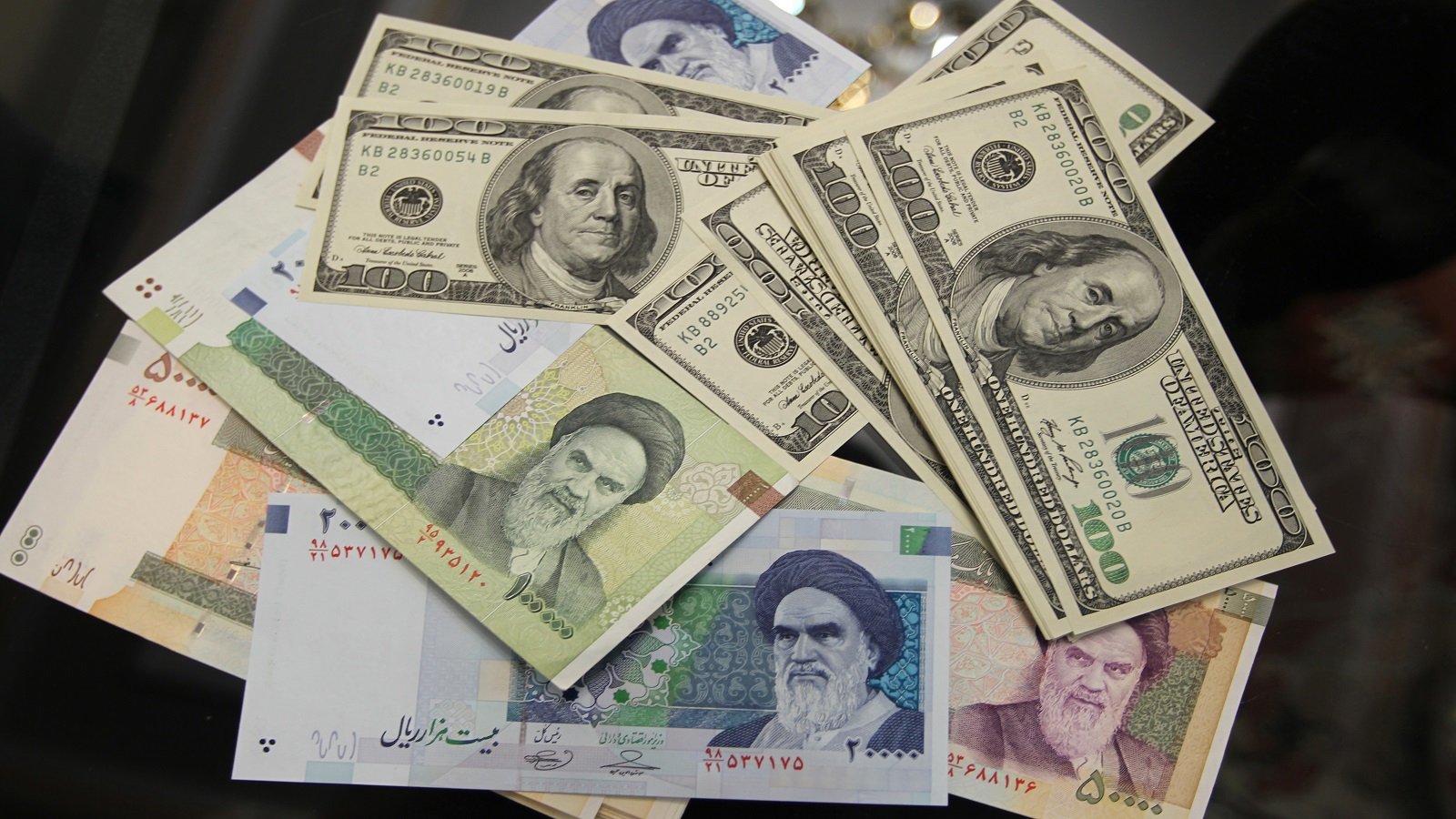 حذف 4 أصفار من العملة الإيرانية المتهاوية