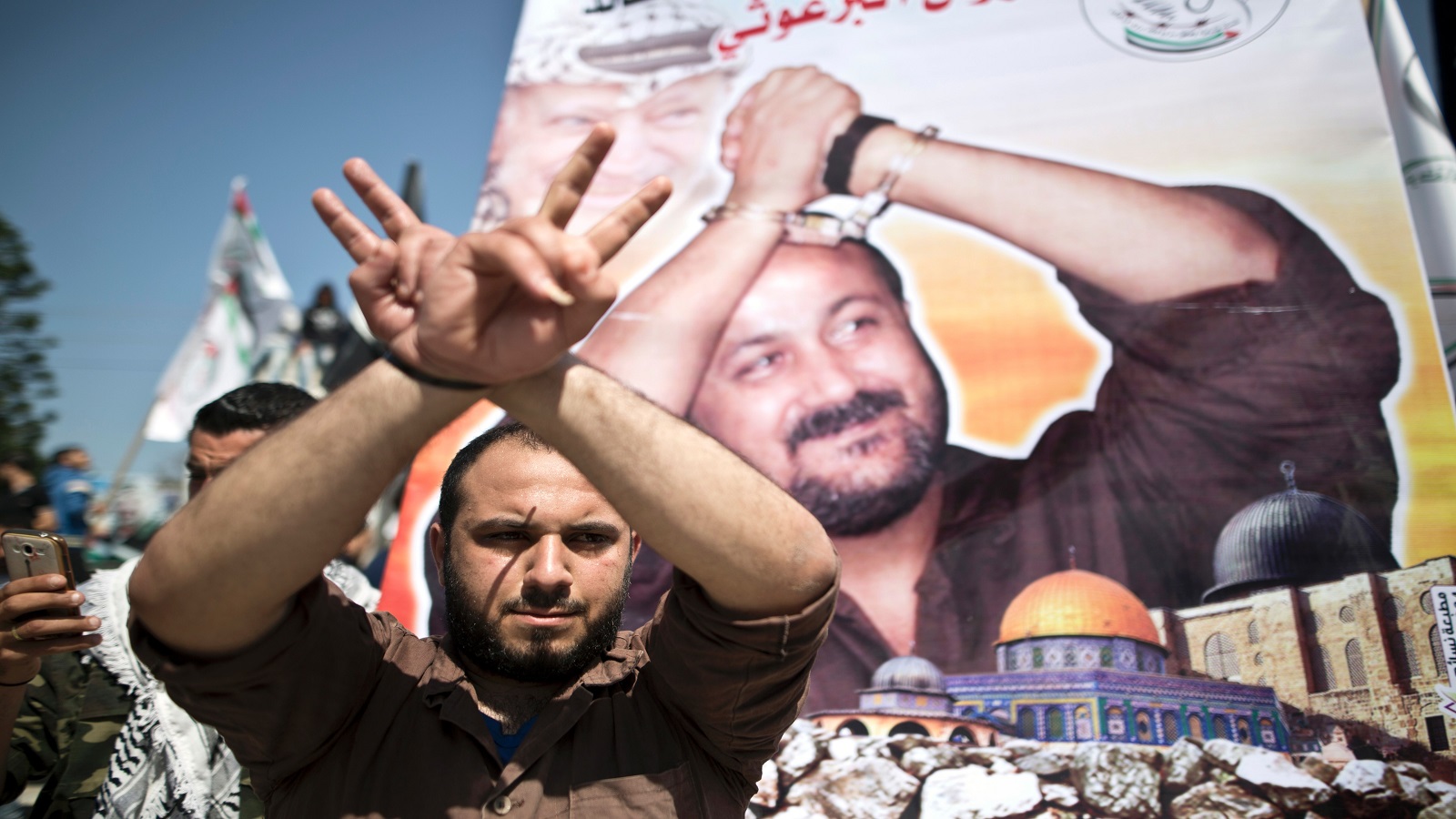 ناصر القدوة يعلن مروان البرغوثي مرشحاً لرئاسة فلسطين