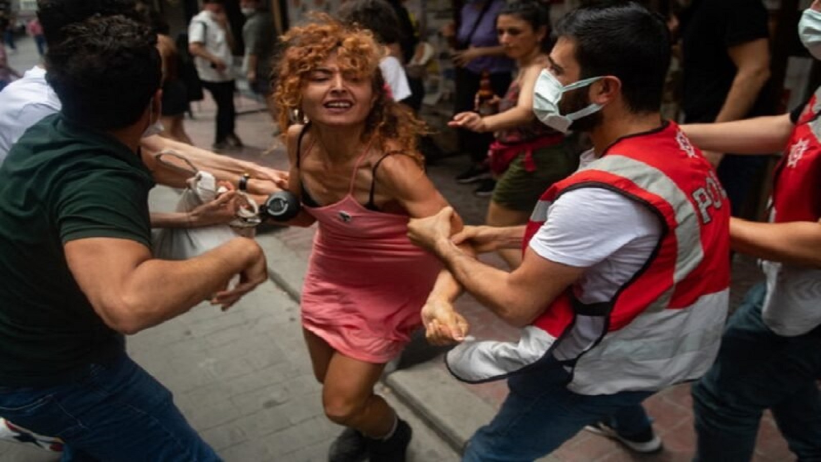 اسطنبول أيضاً:رهاب المثليين يسفر عن اعتقال العشرات
