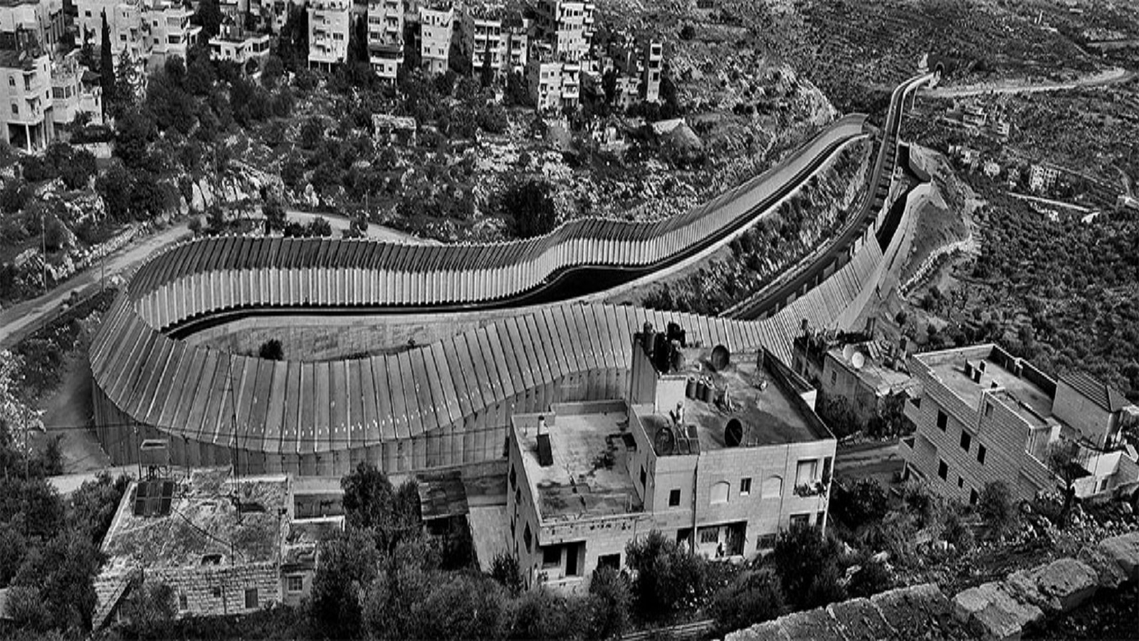 كوديلكا في بيروت التي صوّر خرائبها.. ومعه "الجدار"