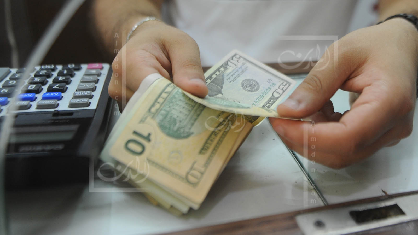 مصرف لبنان يقرر بيع الدولار عبر منصة "صيرفة"