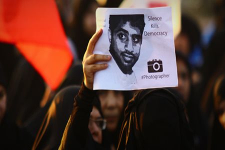 البحرين: سجن مصور وناشط إلكتروني