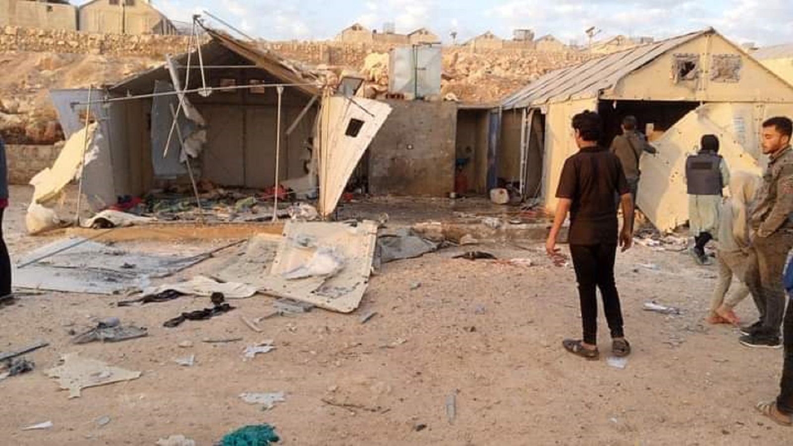 إدلب:مجزرة توقع عشرات القتلى والجرحى بقصف النظام ل9مخيمات للنازحين