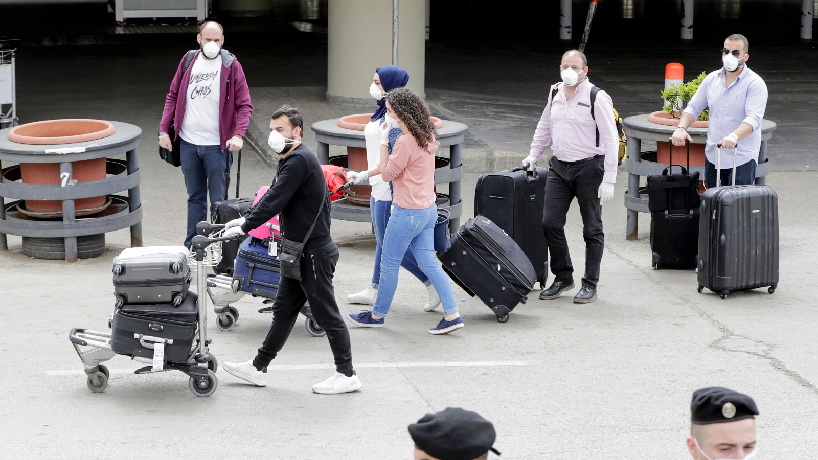 لا إعفاءات للملقَّحين من فحوص المطار: إجراءات جديدة للمسافرين