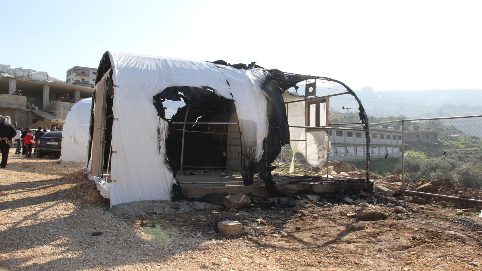احراق مخيم للاجئين السوريين (عامر عثمان)