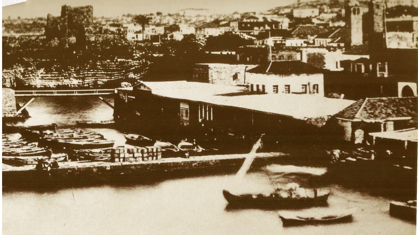 ورشة البناء في ميناء بيروت، 1892.