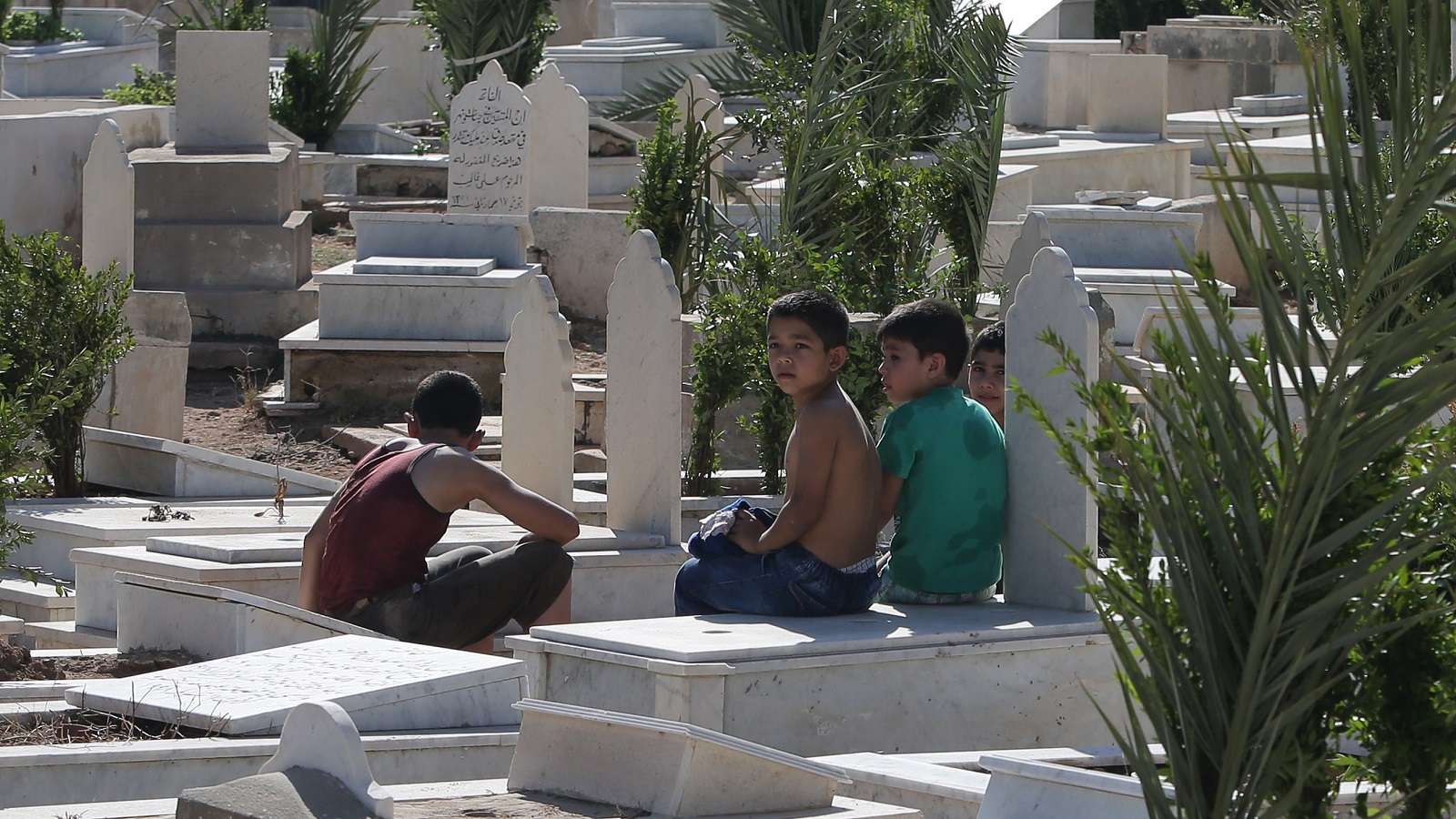مأساة عائلتين: دفن ونبش مقبرة وإعادة دفن بخطأ مستشفى