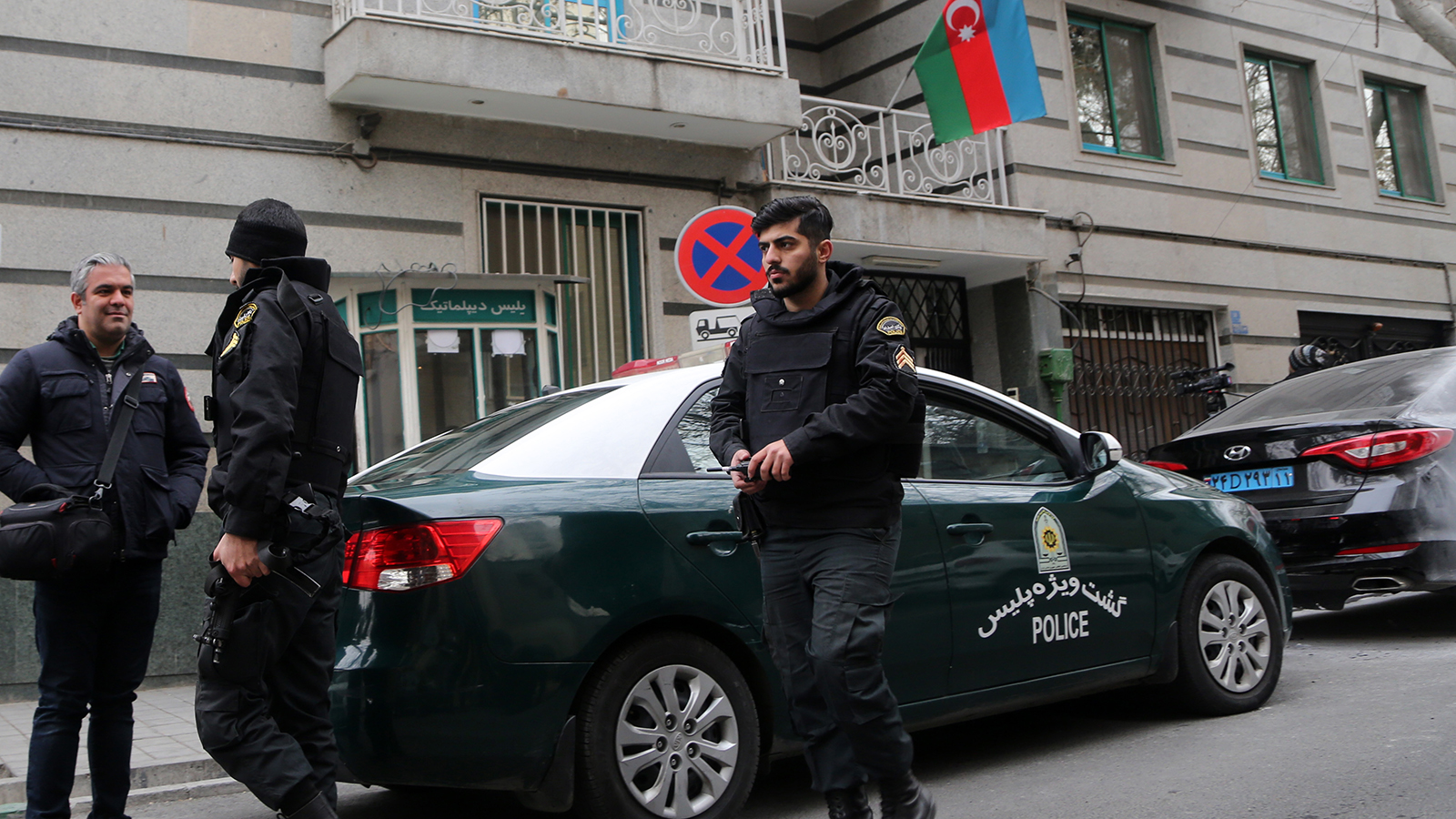 هجوم مسلح على سفارة اذربيجان في طهران..يهدد علاقات البلدين