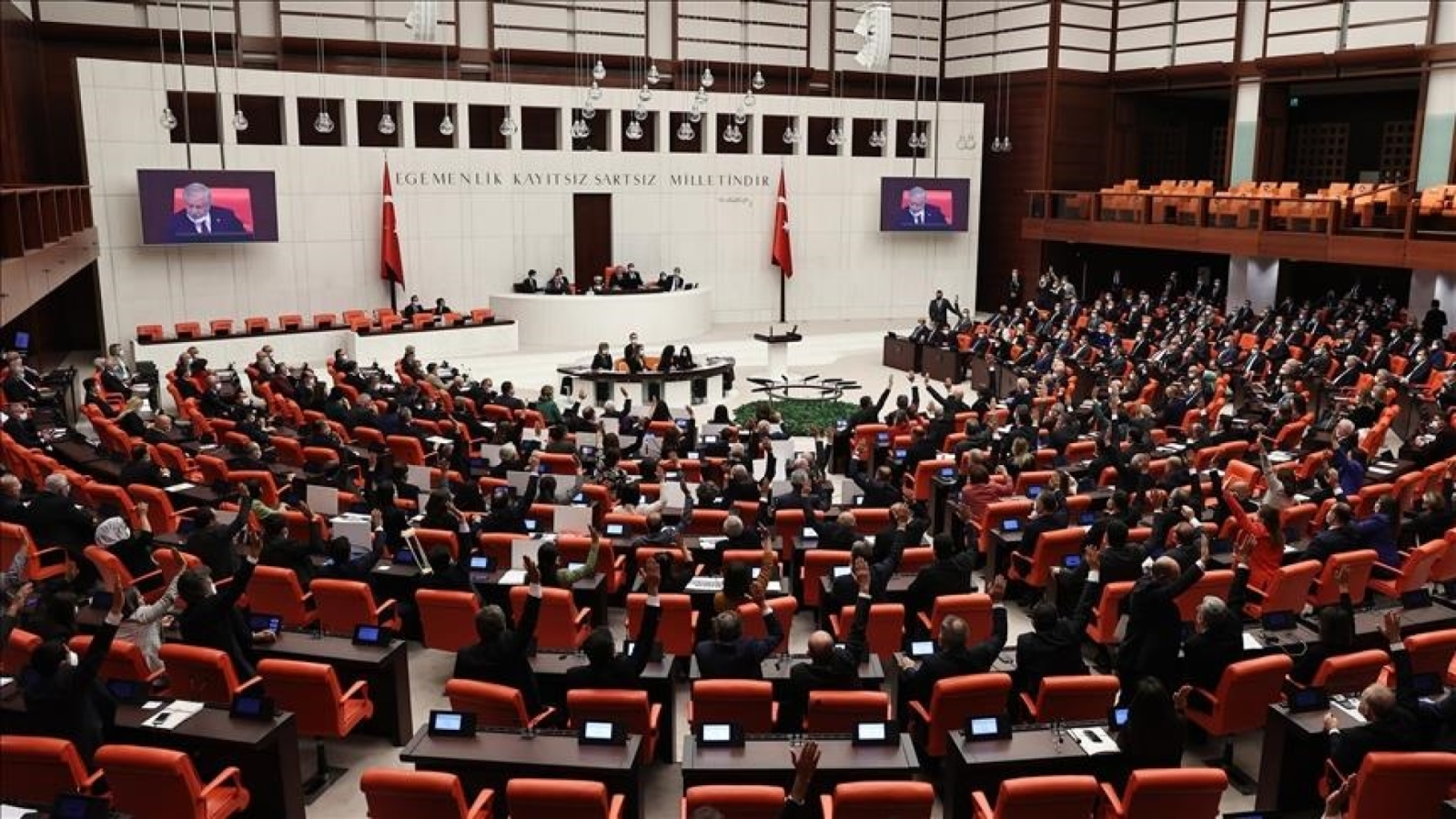 البرلمان التركي يمدد تفويض العمليات في سوريا والعراق لعامين
