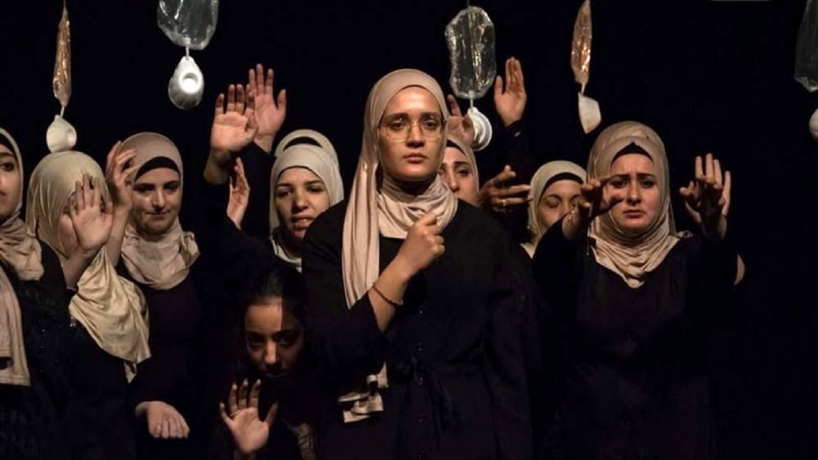 "بالنص": هجرة نساء سوريا ولبنان.. إلى القمر