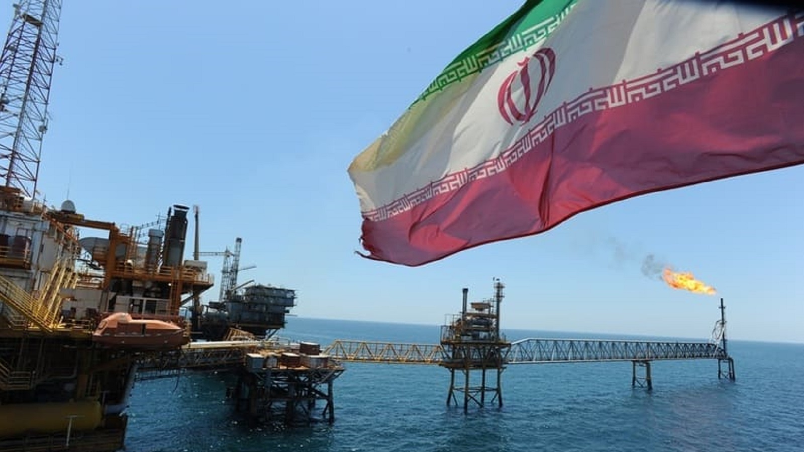 السفارة الإيرانية:سفن الفيول إلى لبنان خلال "أسبوع أو أسبوعين"