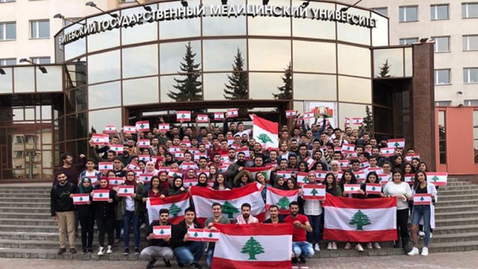 طلاب لبنانيون في الخارج: السفارات والقنصليات تستنزف أموالنا