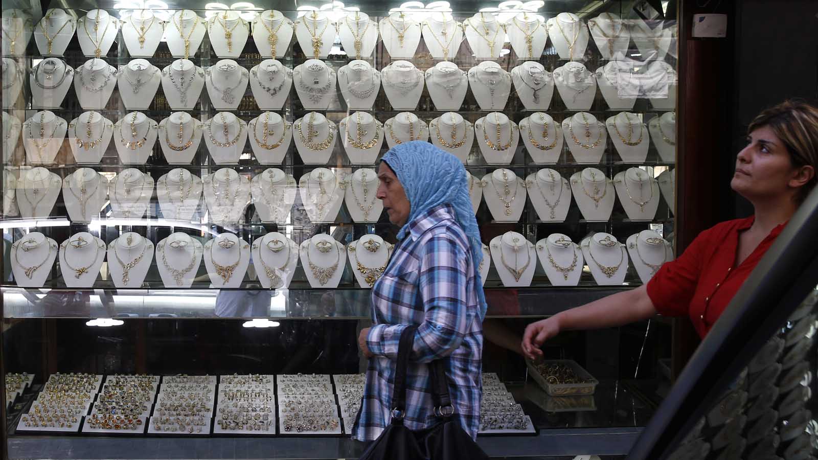 بين شراء الذهب أو الدولار: هل يخسر اللبنانيون المزيد؟