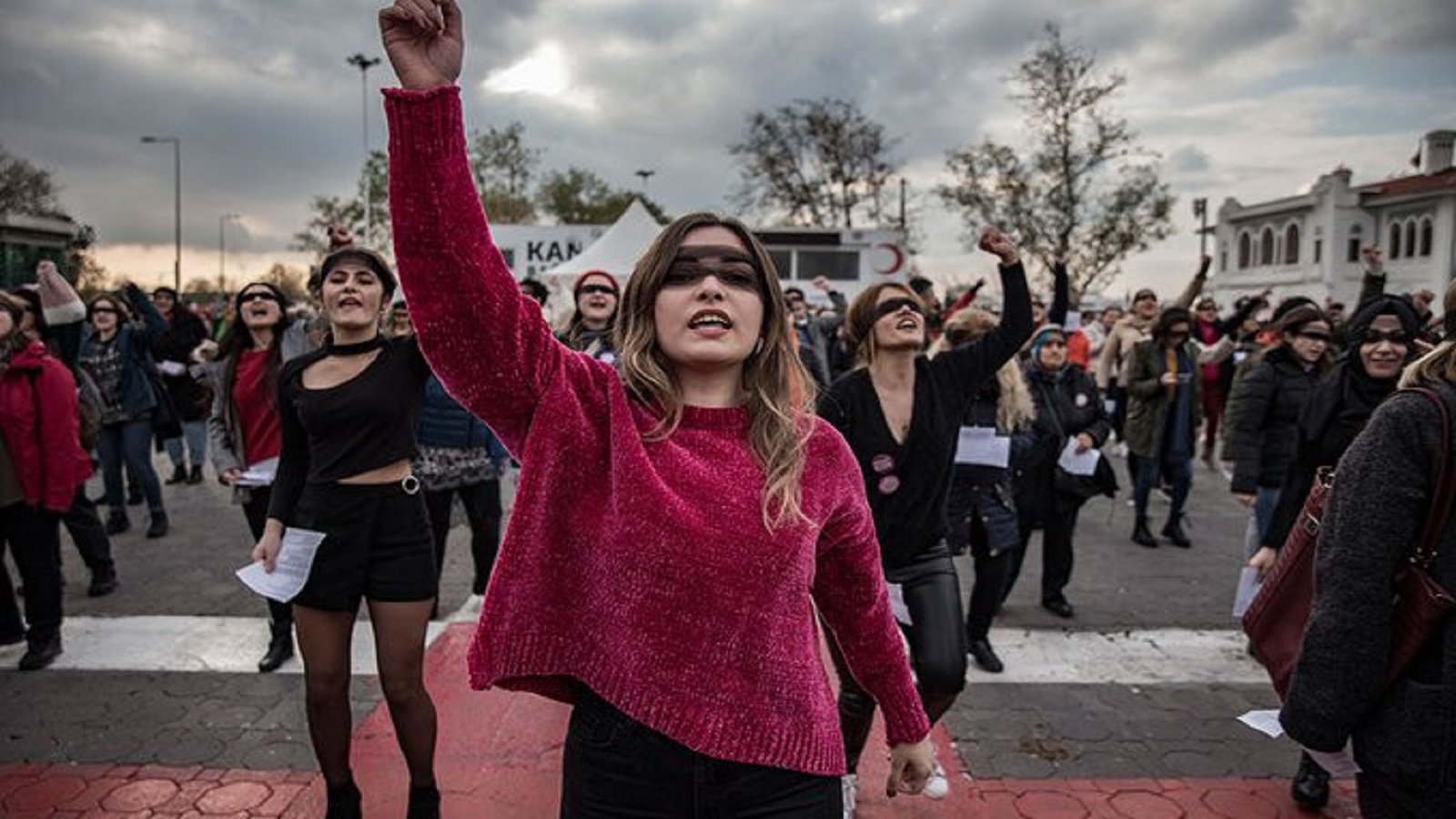 "Lastesis" تصل إلى تركيا: رقص وأغنية ضد المغتصب