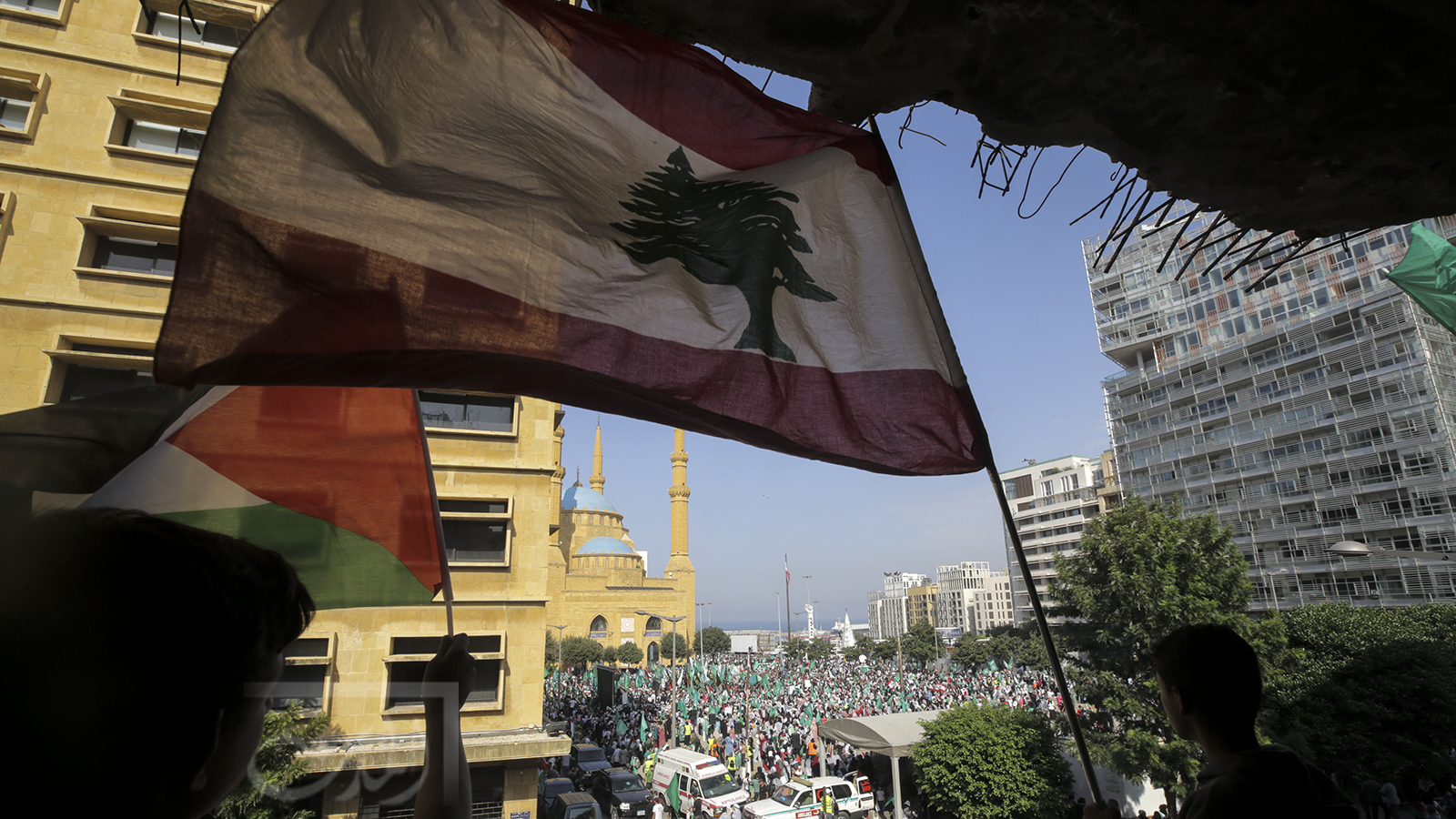 "طوفان الأقصى.. لبنان يُلبيّ": حماس تحتشد في وسط بيروت