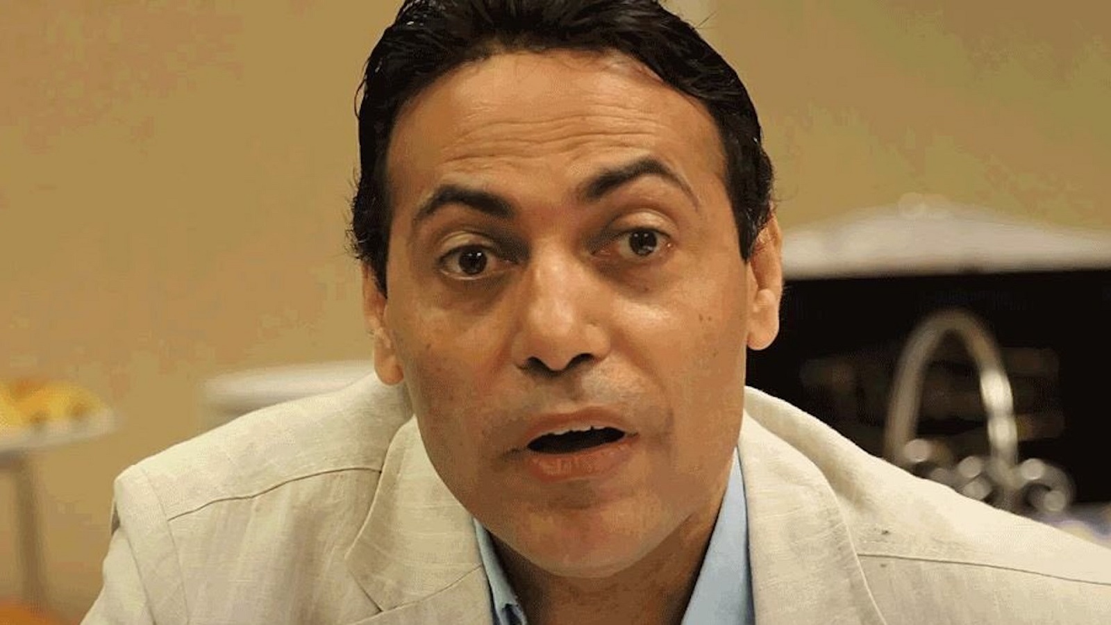 حكم بحبس إعلامي مصري لاستضافته شاباً مثلياً!