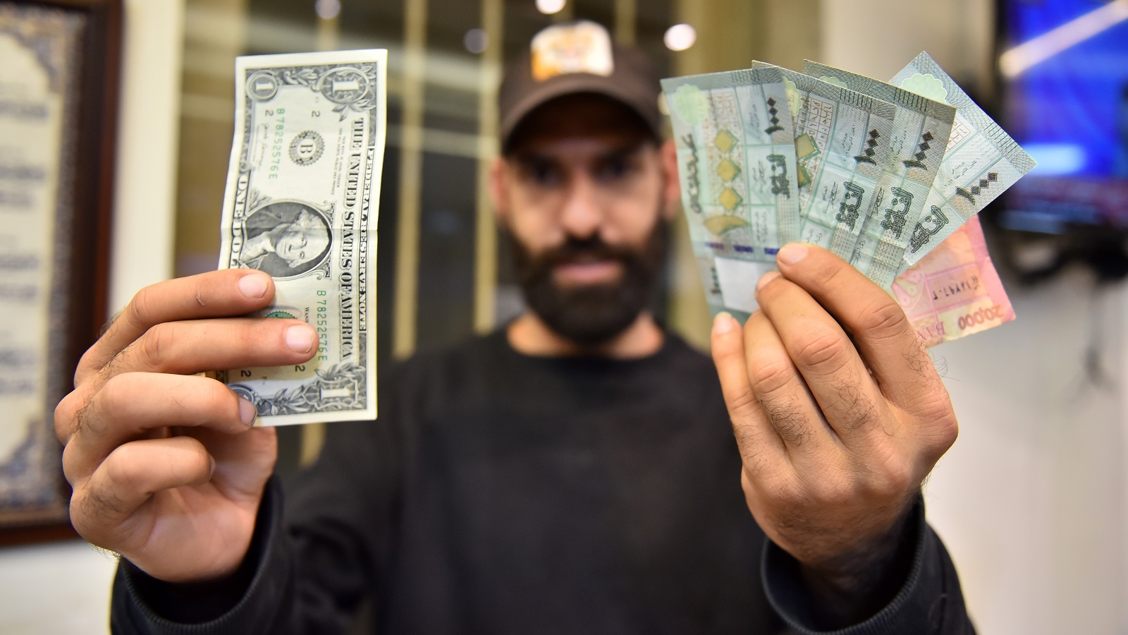"الثنائي الشيعي" يخفّض سعر الدولار ألف ليرة!