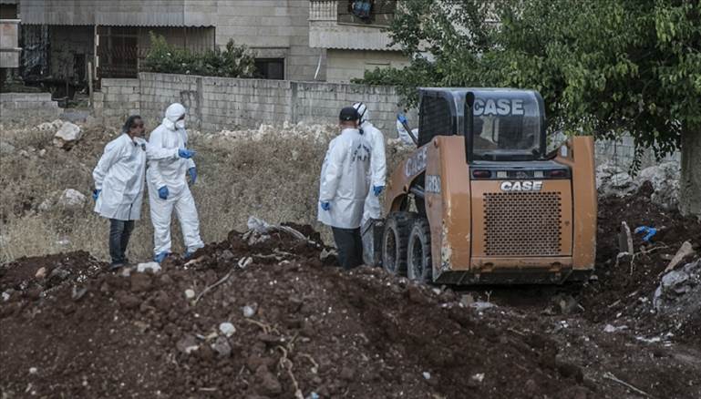 انتشال 61 جثة من مقبرة جماعية في عفرين