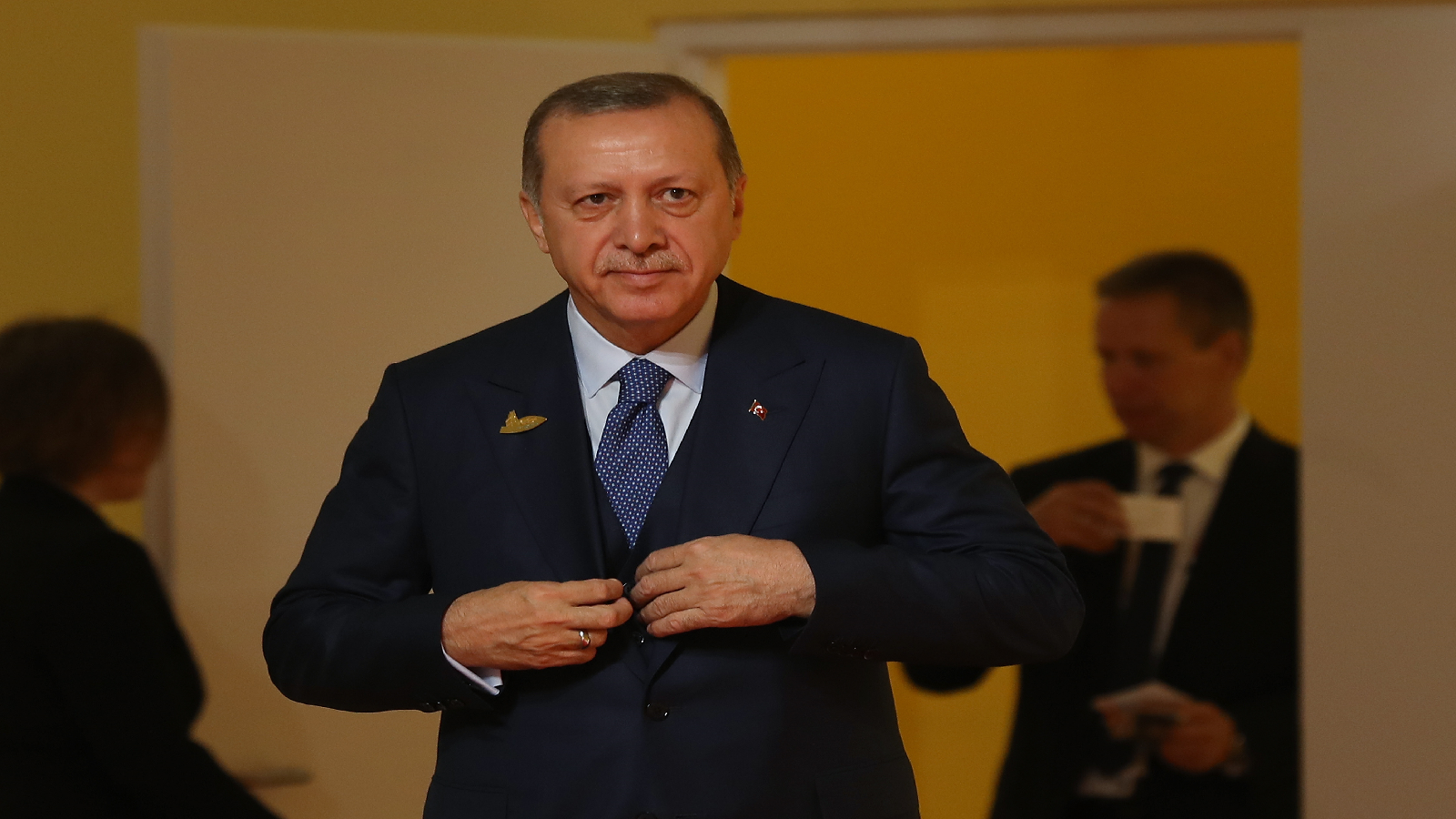 واشنطن وأوروبا تطلبان إيضاحات لقرار أردوغان طرد السفراء ال10