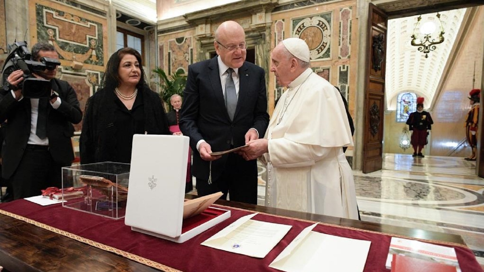 البابا يستقبل ميقاتي: أمان المسيحيين والالتزامات الدولية