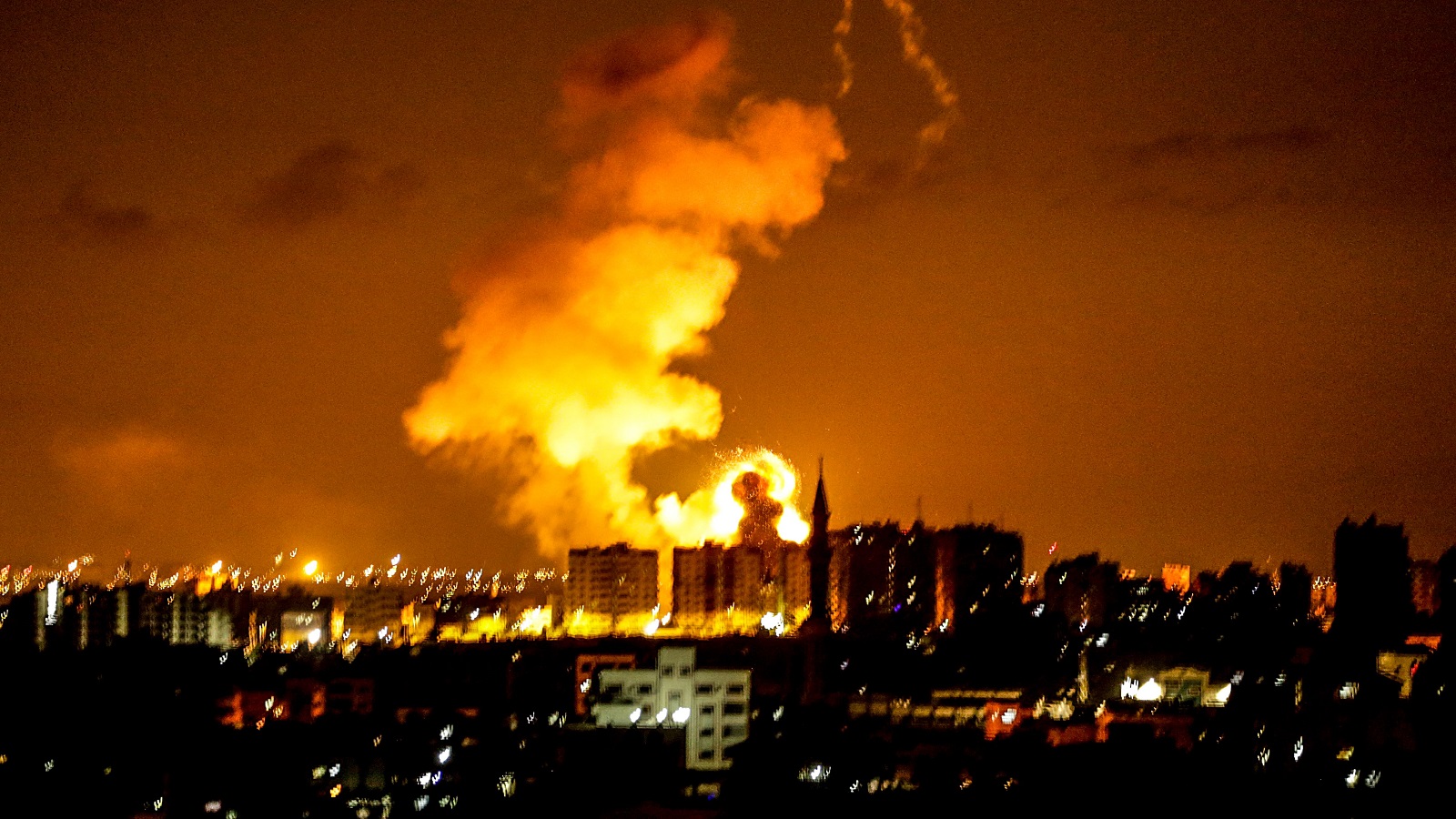 غزة: الاحتلال يلاحق الطائرات الورقية..بالطائرات الحربية