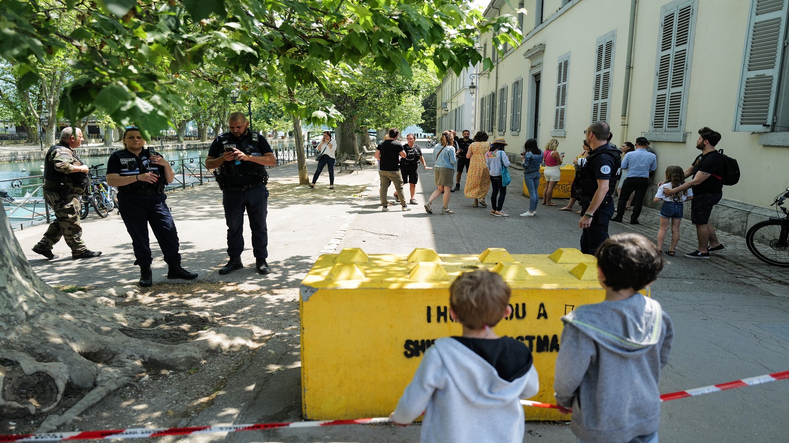 فرنسا:طالب لجوء سوري..يجرح مجموعة أطفال بسكين